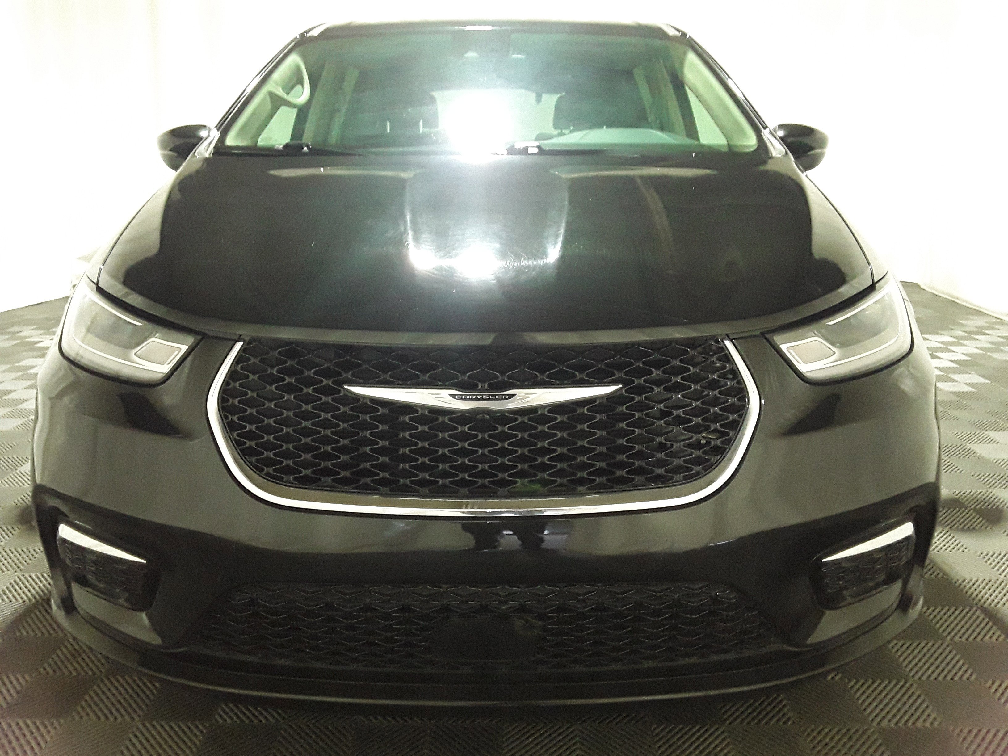 Image 6 of Used 2023 Chrysler Pacifica Touring L FWD