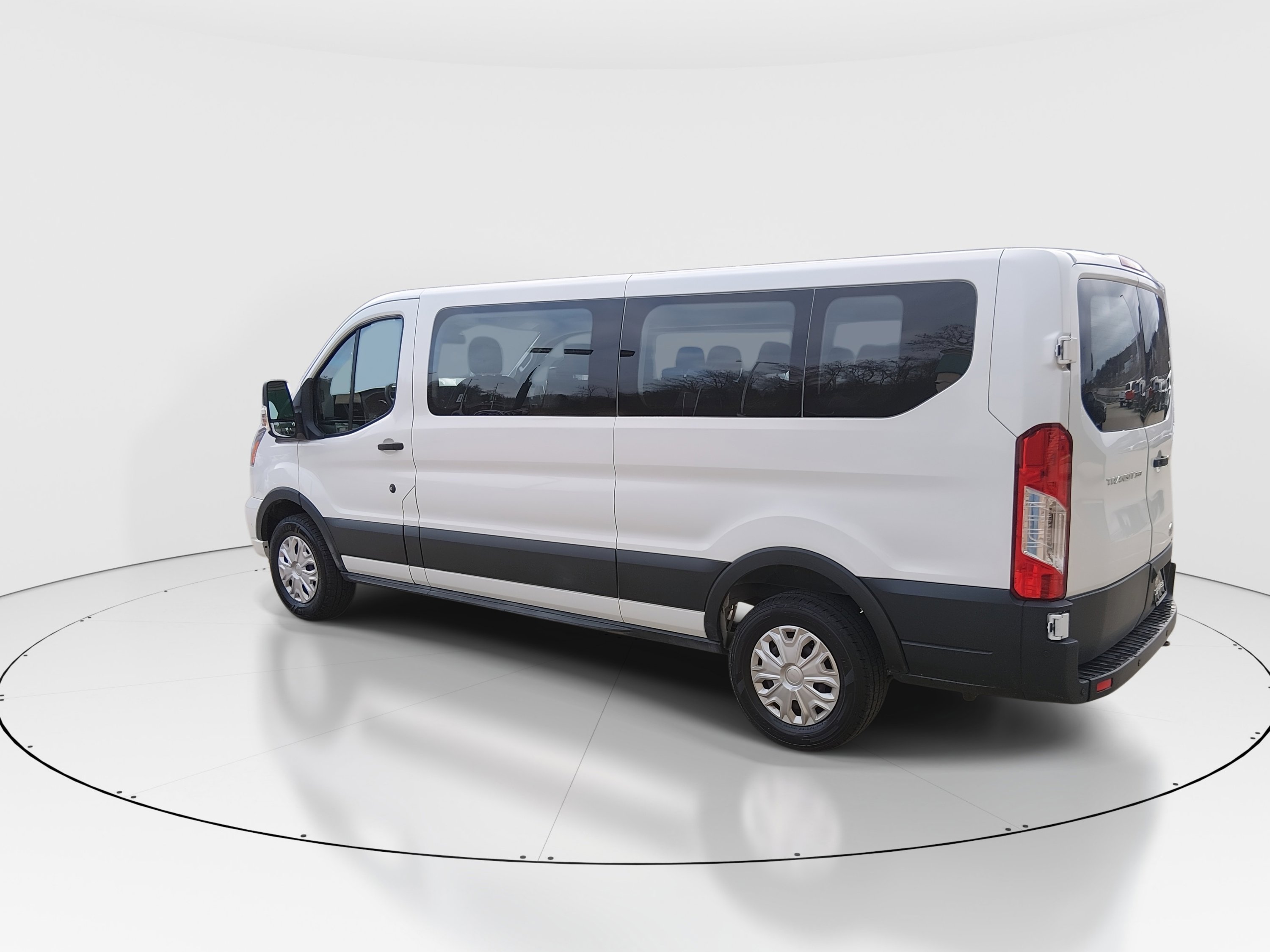 Image of Used 2021 Ford Transit Passenger Wagon XLT T-350 148" Low Roof RWD