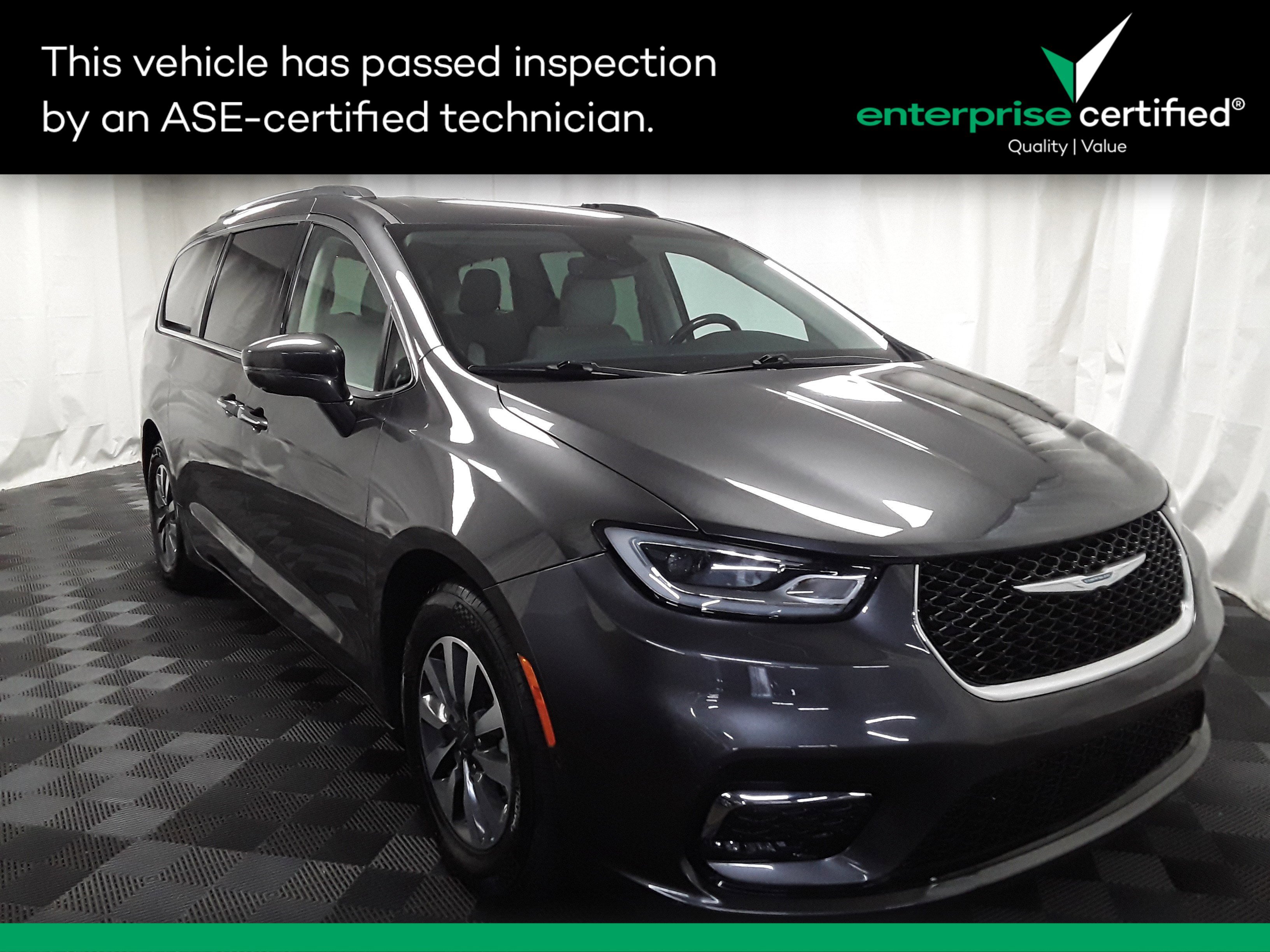 2021 Chrysler Pacifica Hybrid Touring L's photo