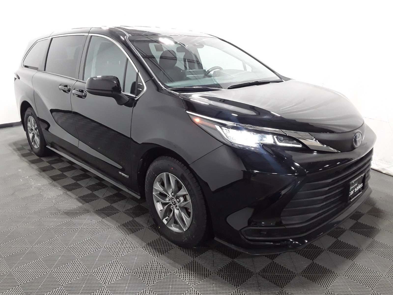 Used 2021 Toyota Sienna LE FWD 8-Passenger