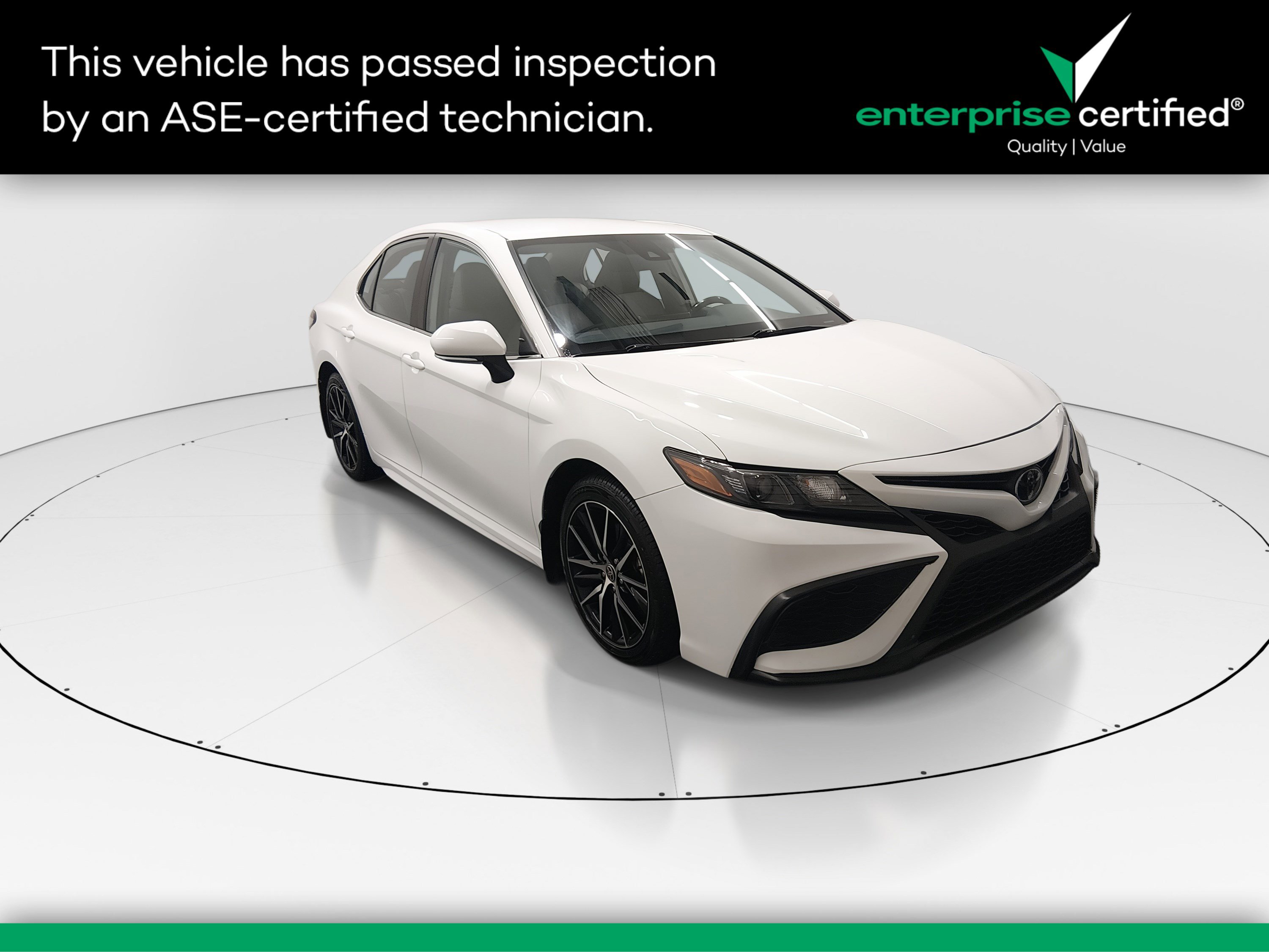 2023 Toyota Camry SE's photo