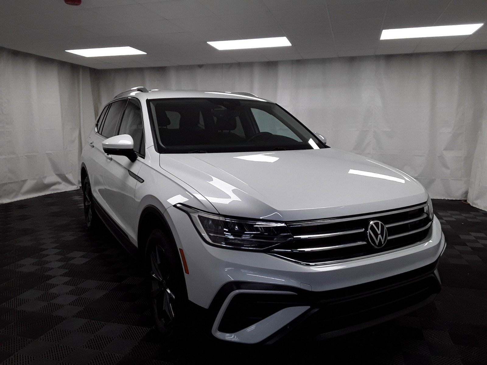 2023 Volkswagen Tiguan 2.0T SE 4MOTION