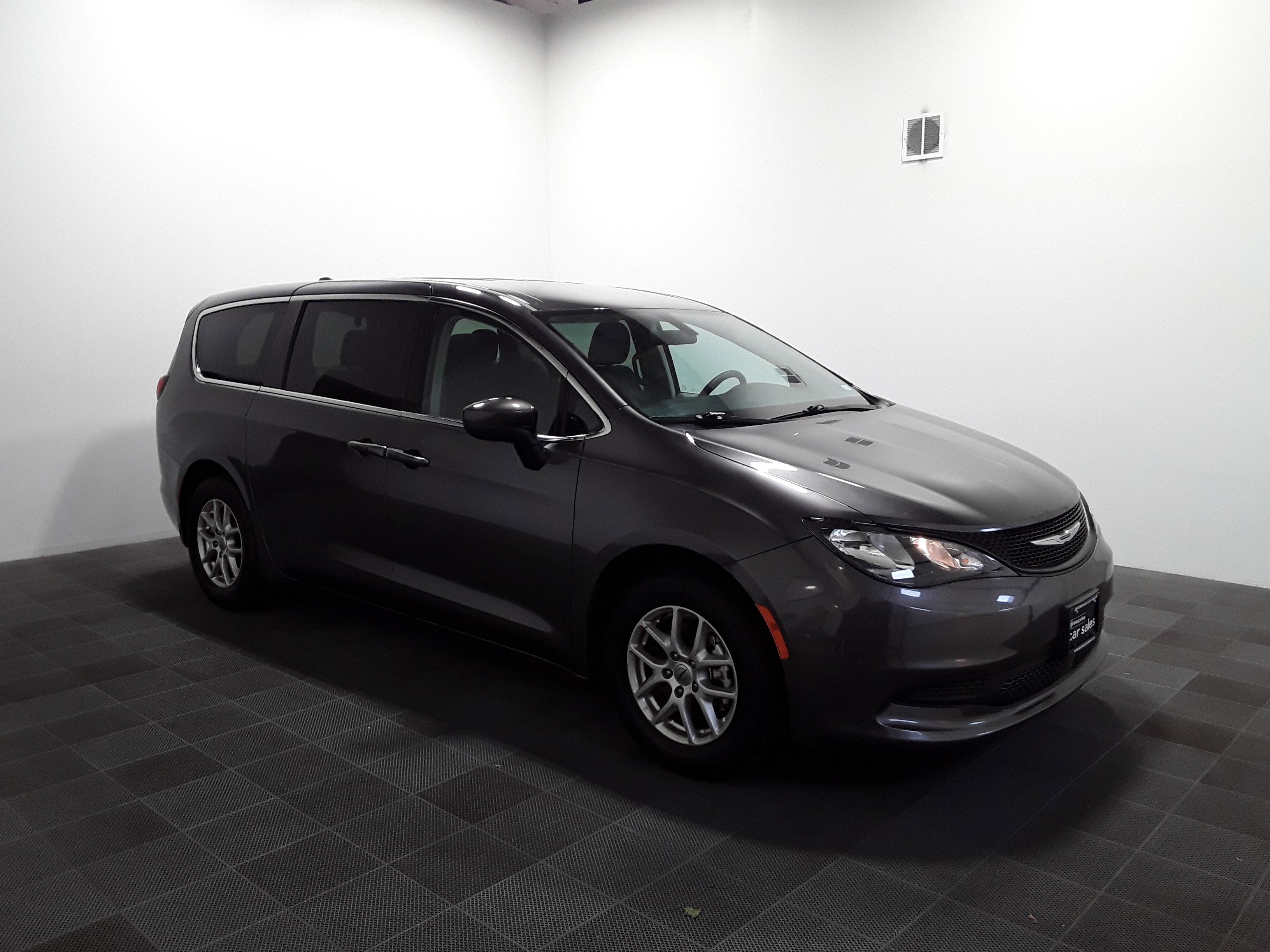 2022 Chrysler Voyager LX FWD