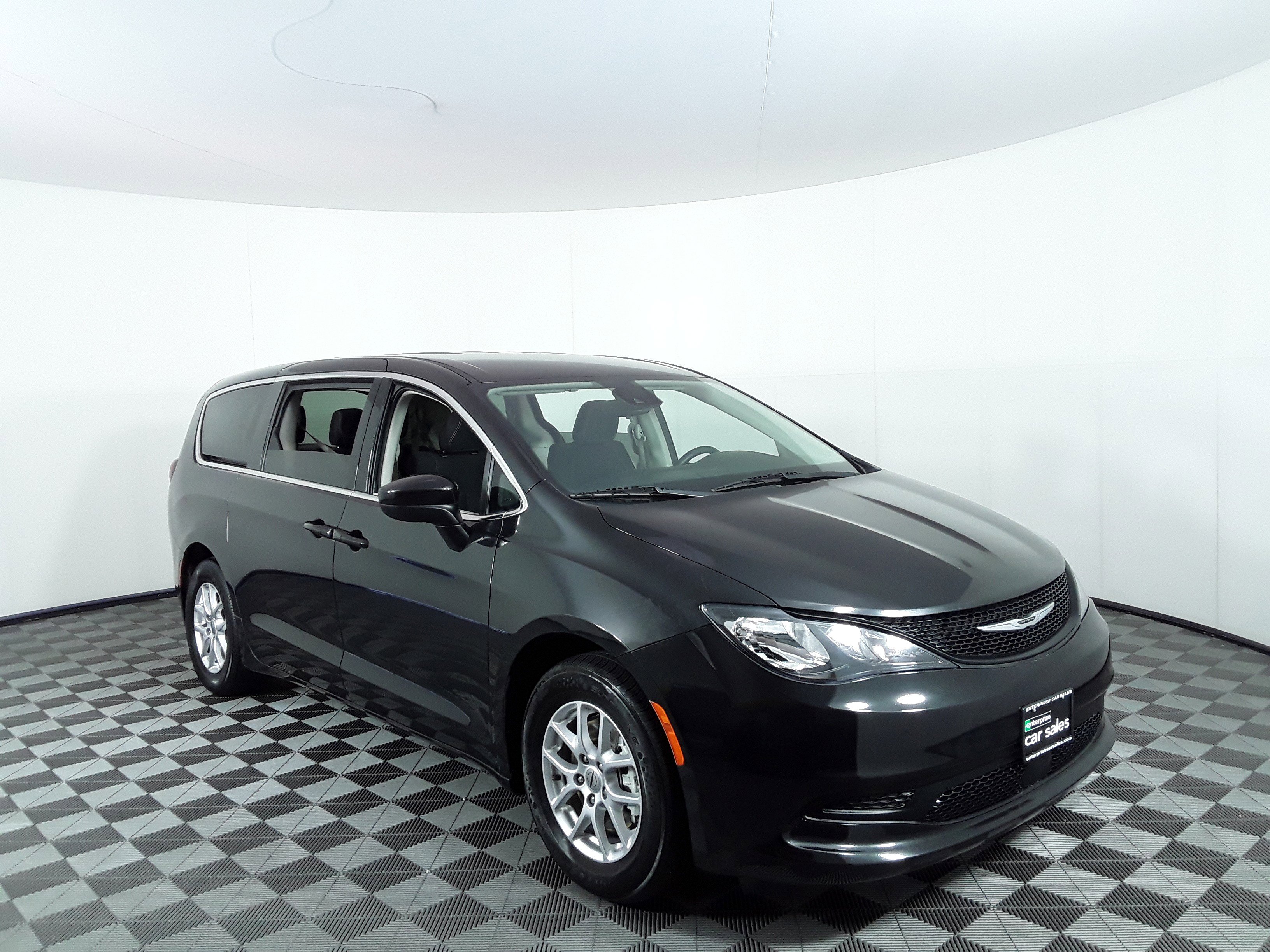 2023 Chrysler Voyager LX FWD