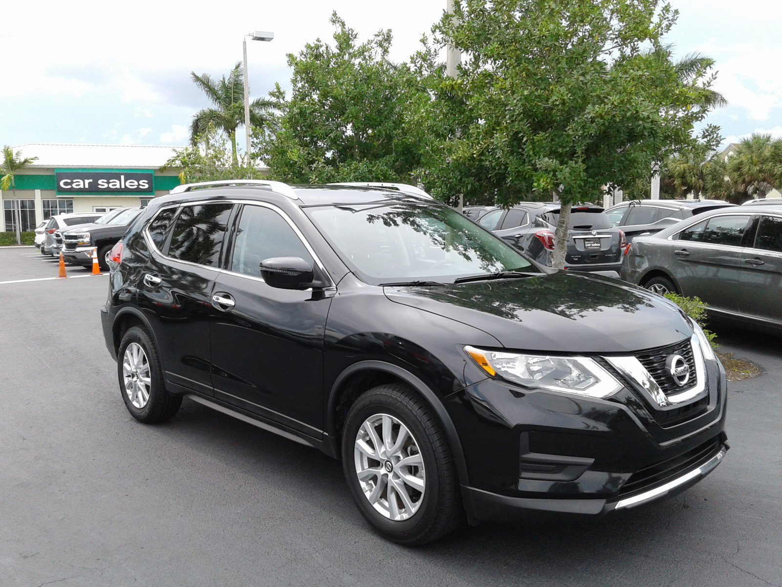 Used 2017 Nissan Rogue SV FWD