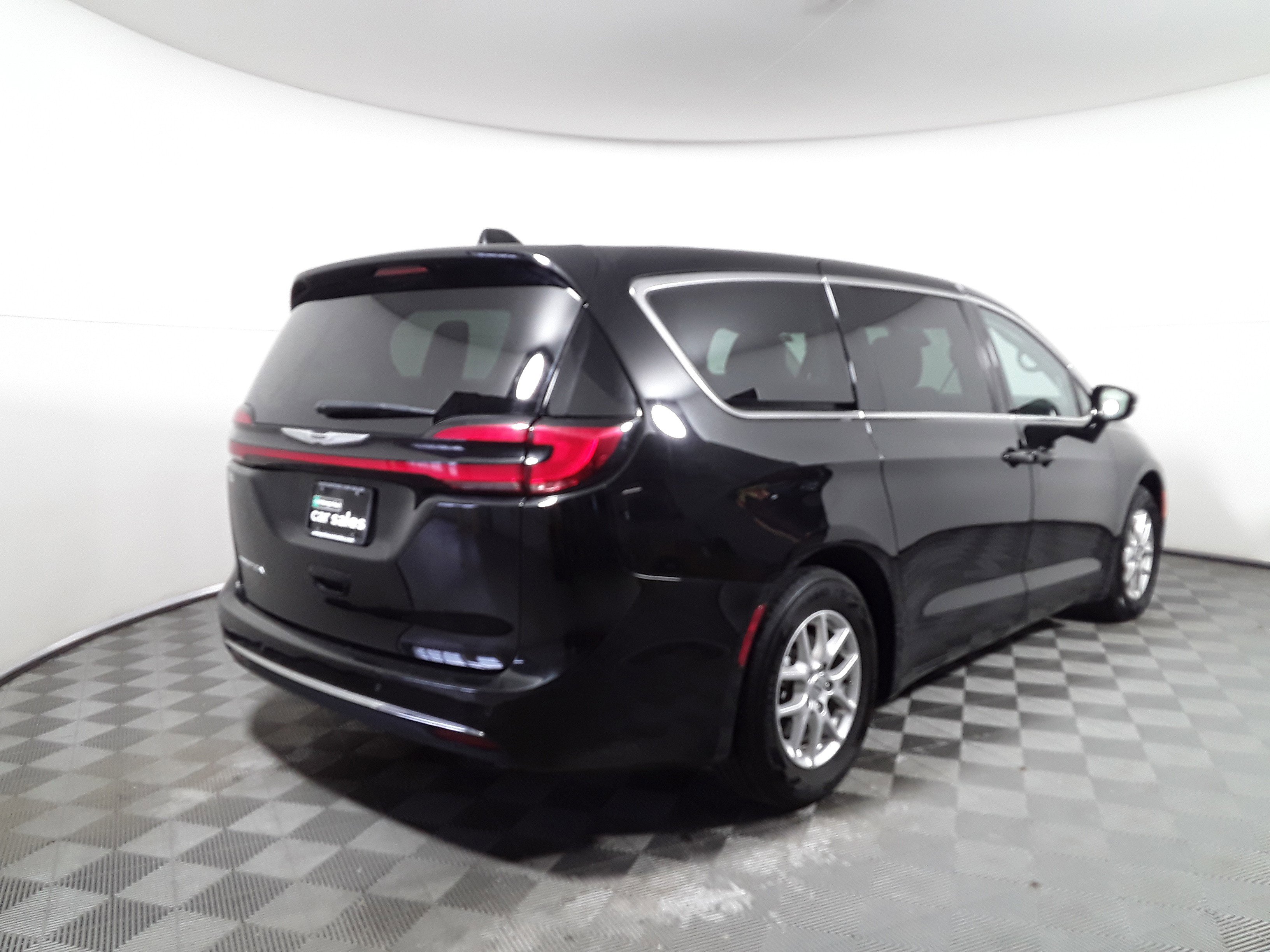Image of Used 2024 Chrysler Pacifica Touring L FWD
