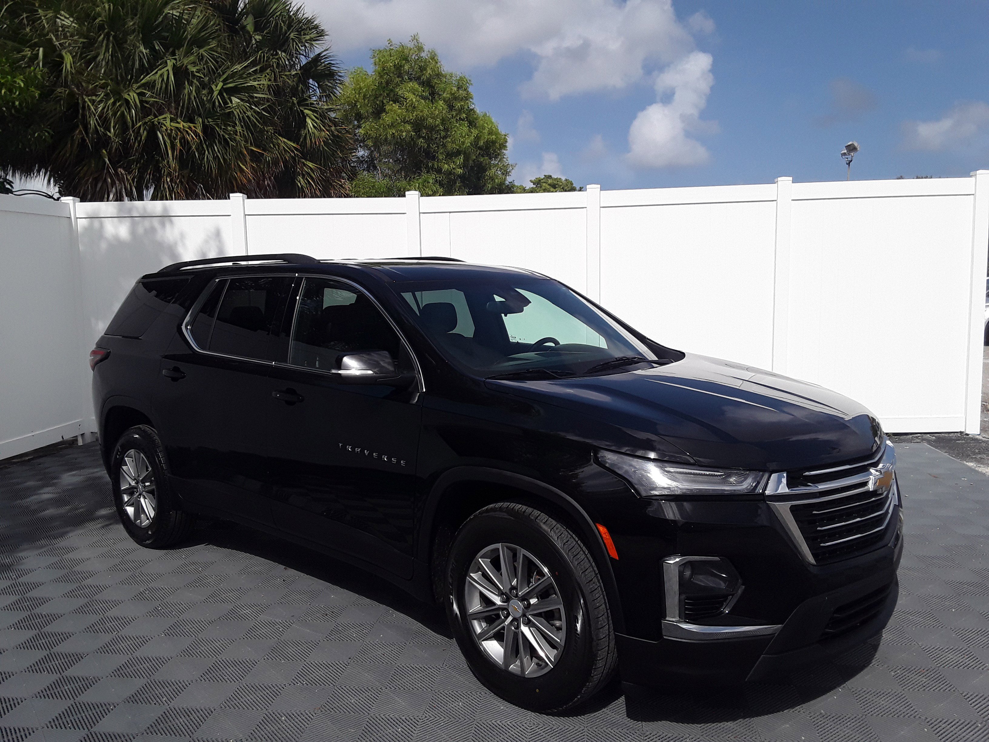 2023 Chevrolet Traverse FWD 4dr LT Leather