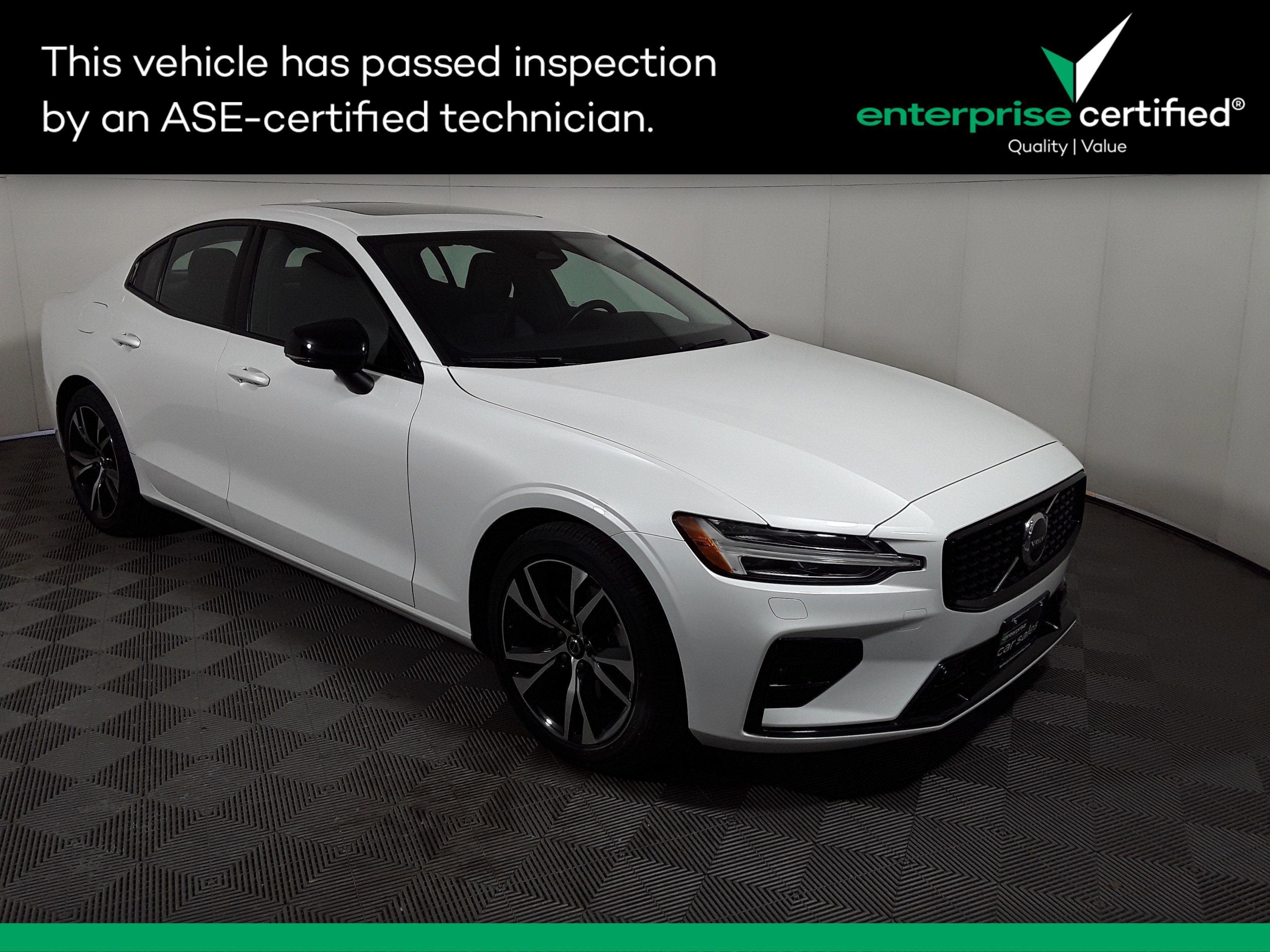 2024 Volvo S60 B5 FWD Core Dark Theme