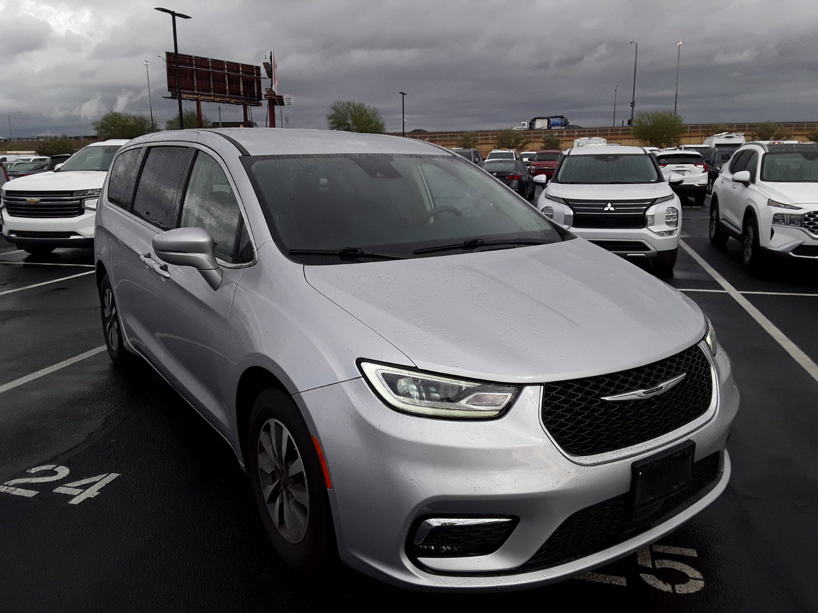 2022 Chrysler Pacifica Hybrid Touring L FWD