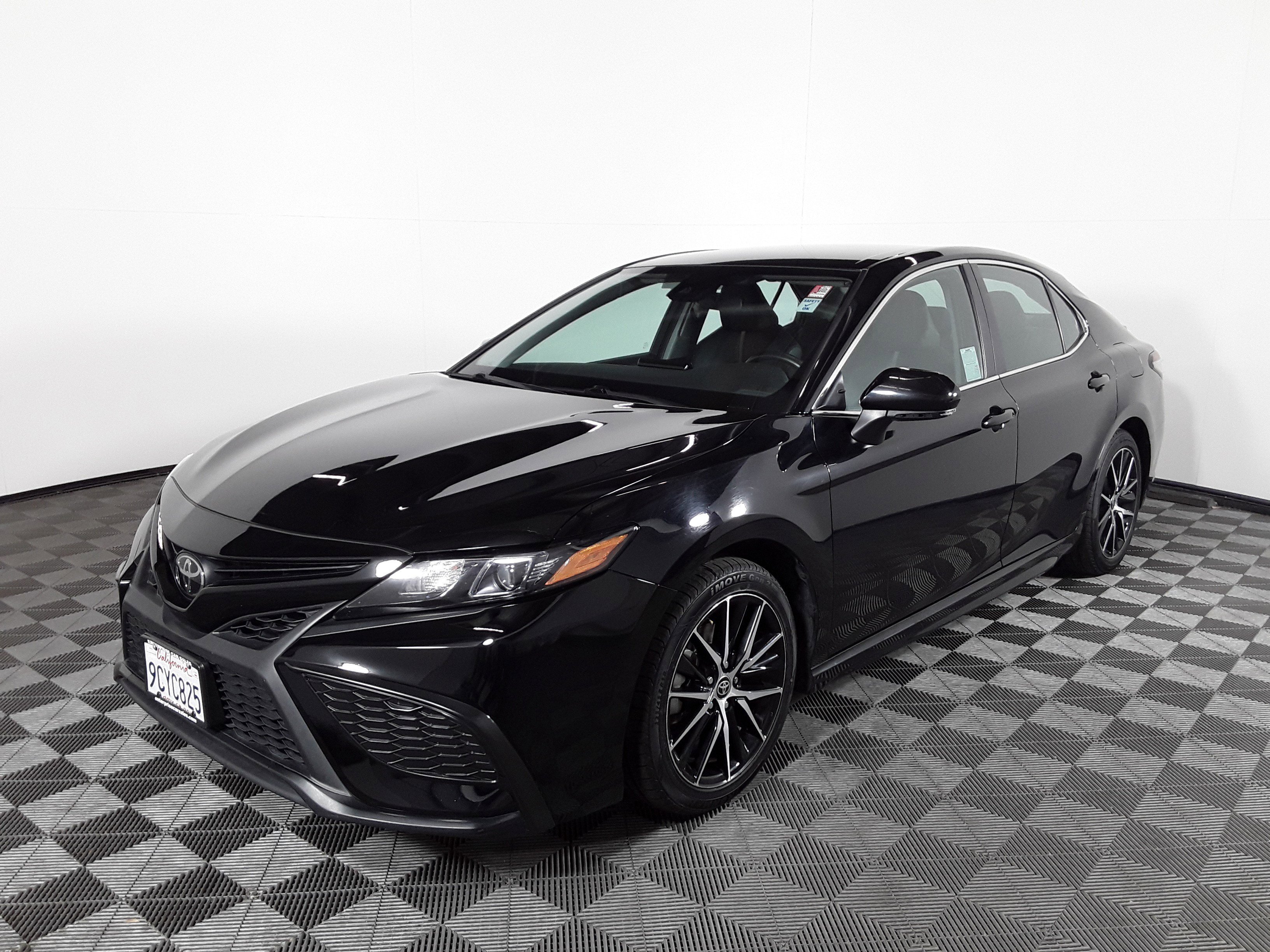 2023 Toyota Camry SE Auto