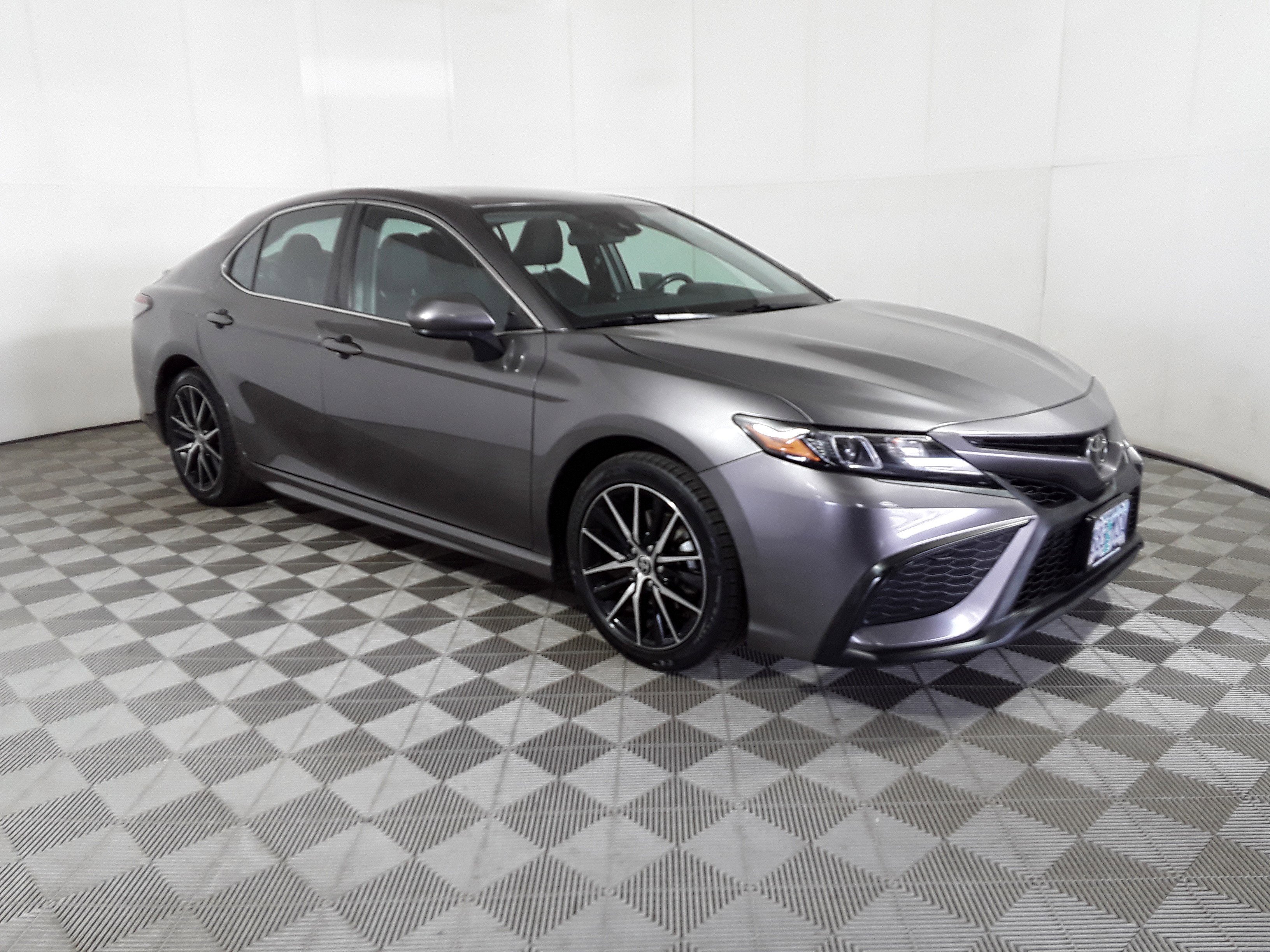 2021 Toyota Camry SE Auto