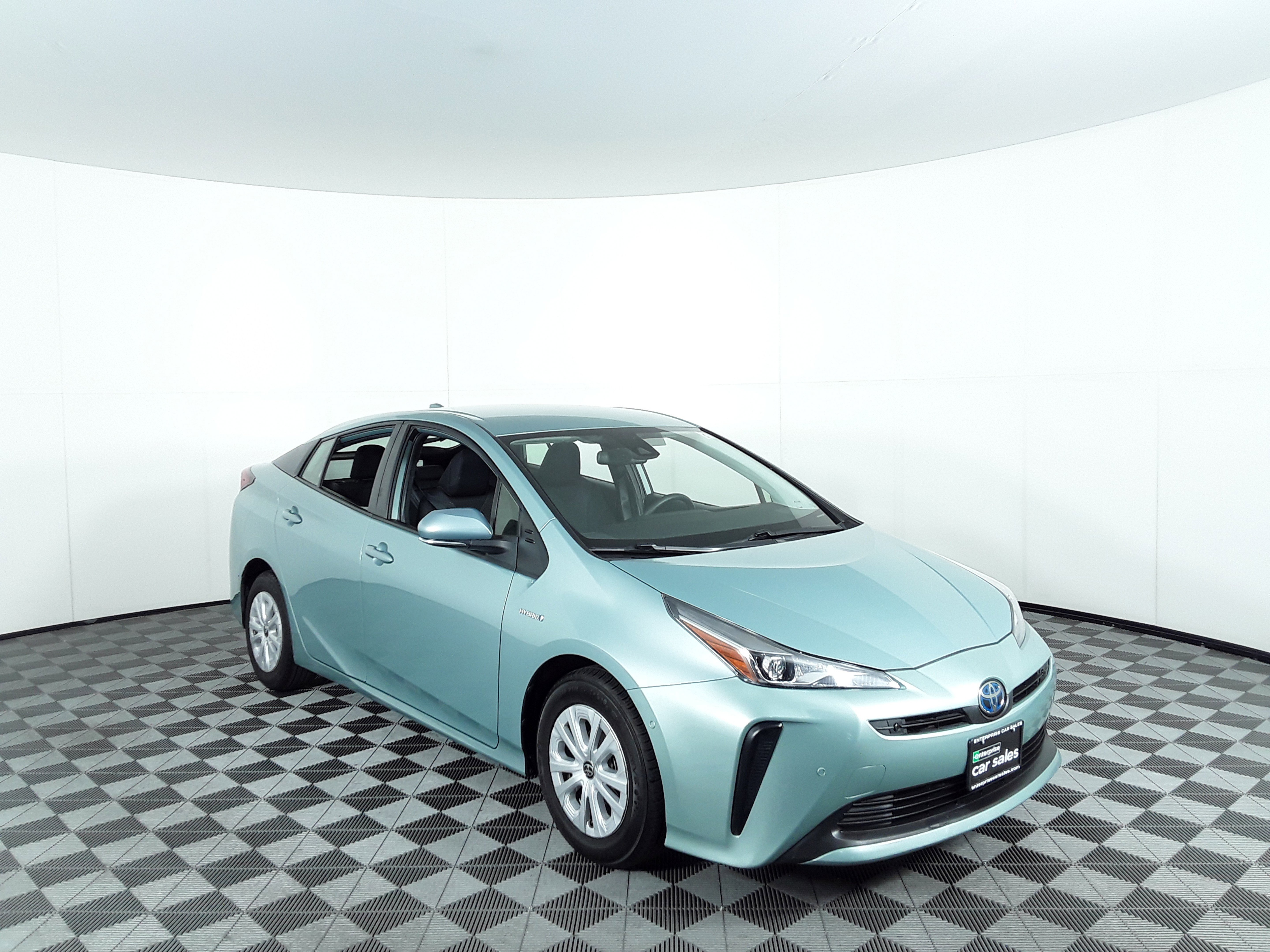 2022 Toyota Prius LE