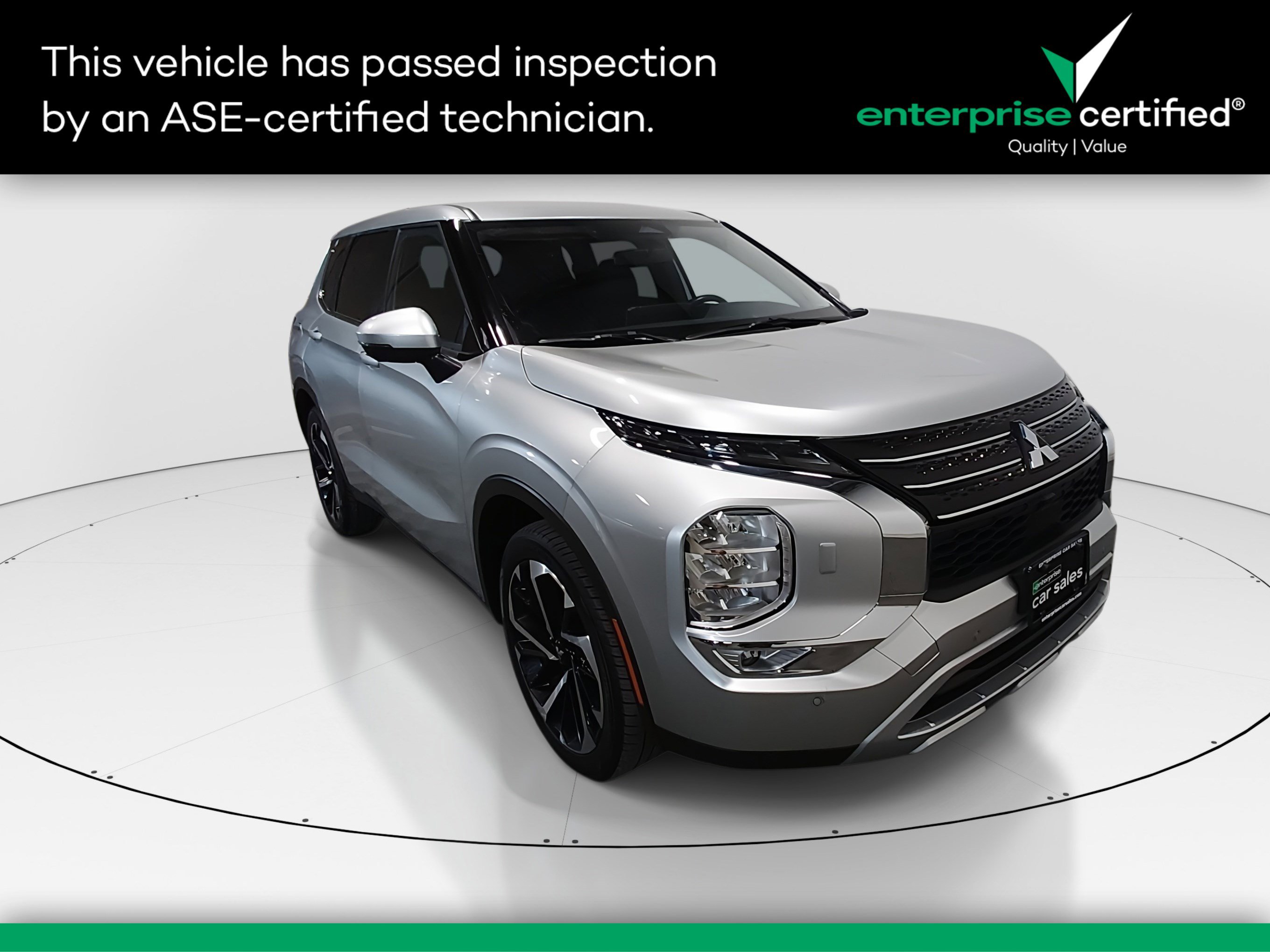 2024 Mitsubishi Outlander SE's photo