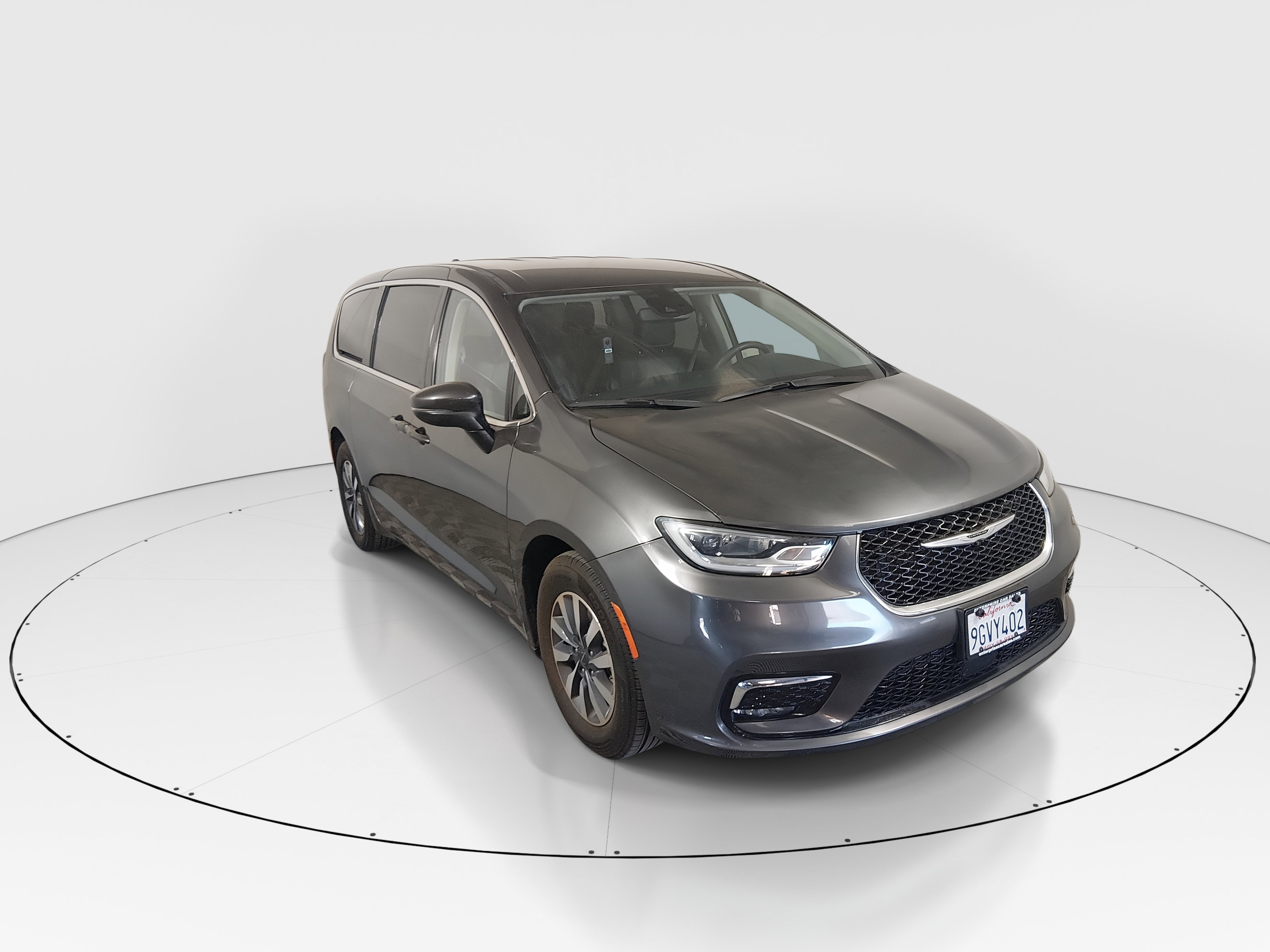 2023 Chrysler Pacifica Touring L's photo