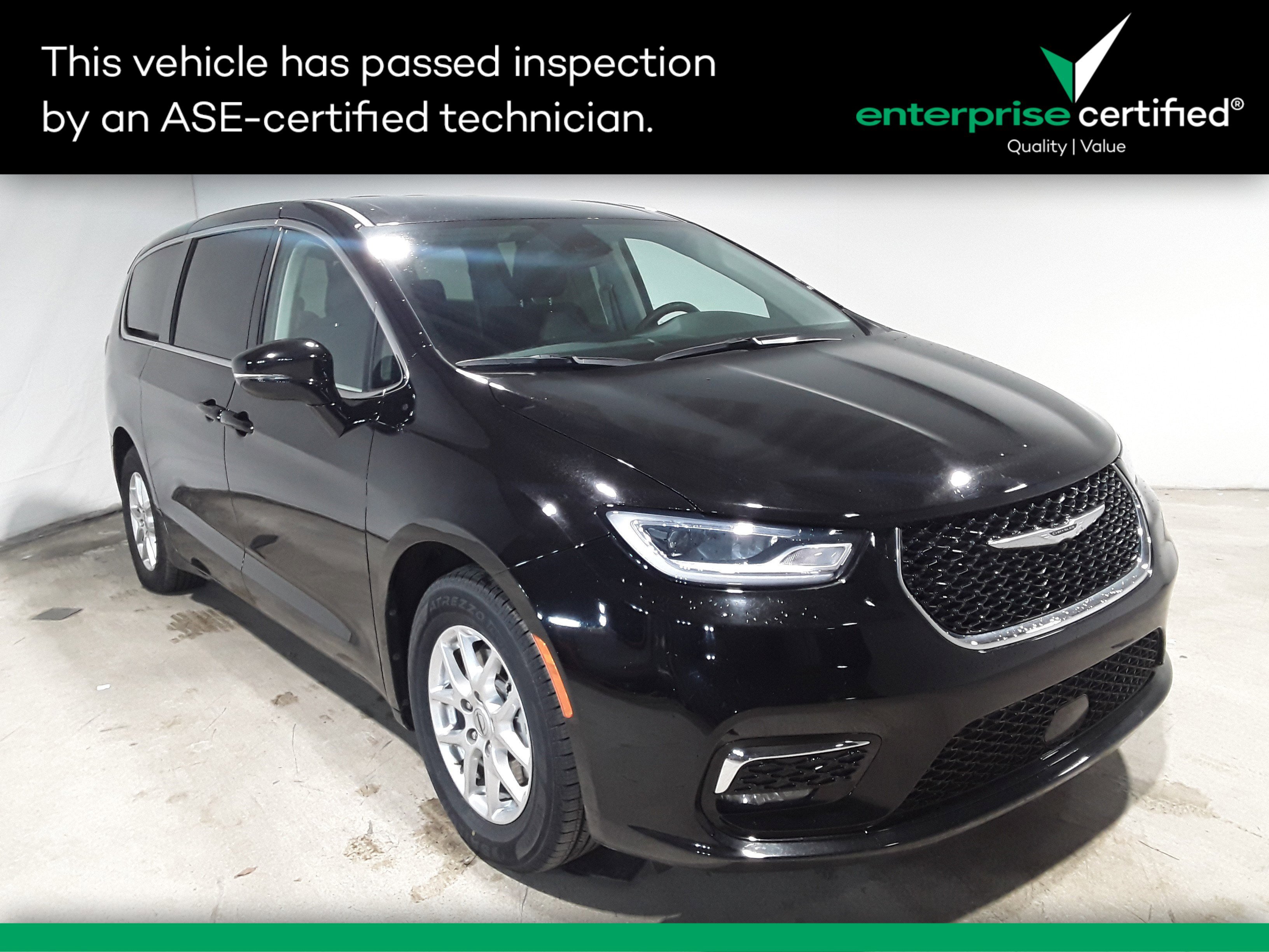 2024 Chrysler Pacifica Touring L's photo