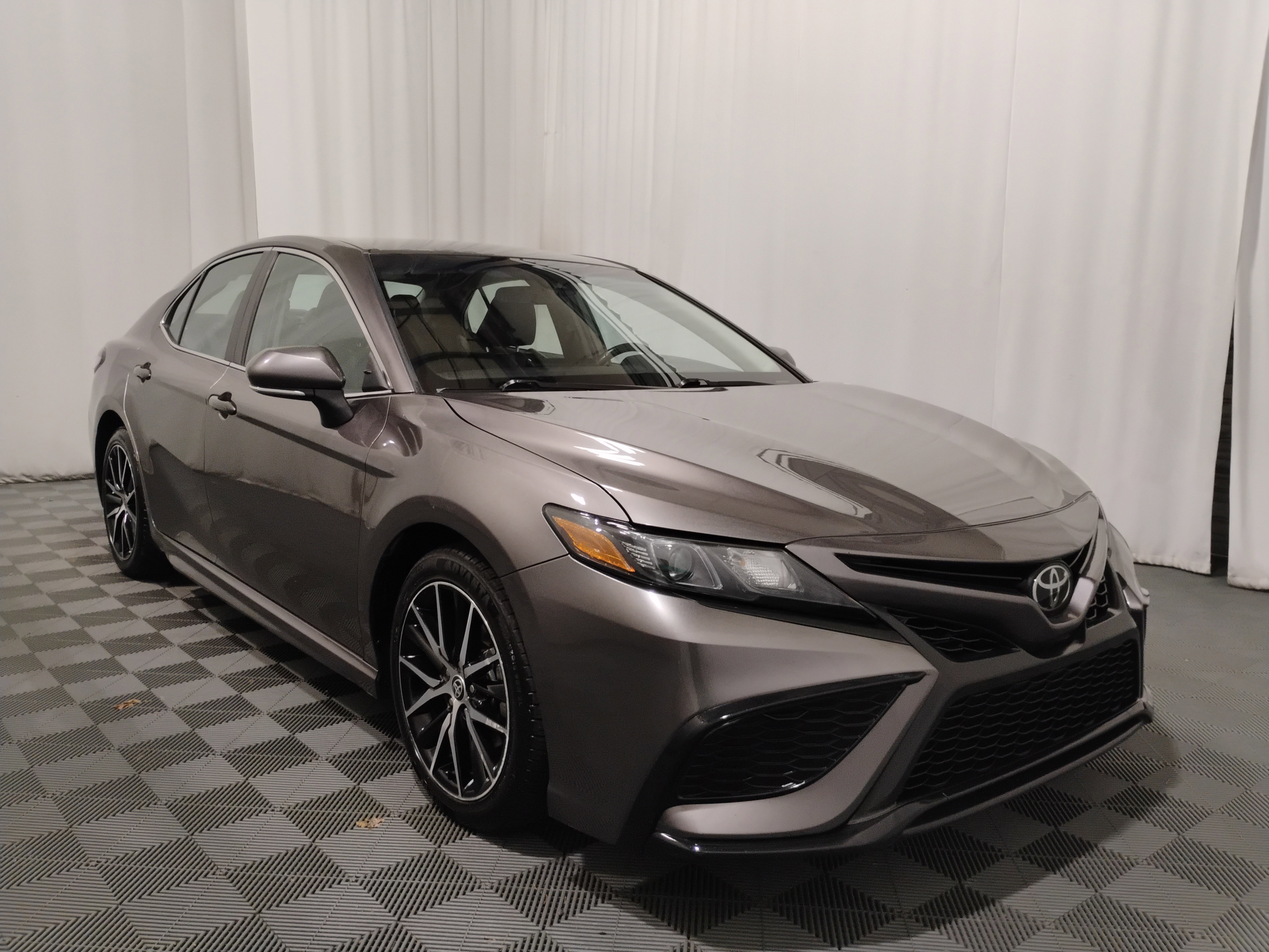 2022 Toyota Camry SE Auto