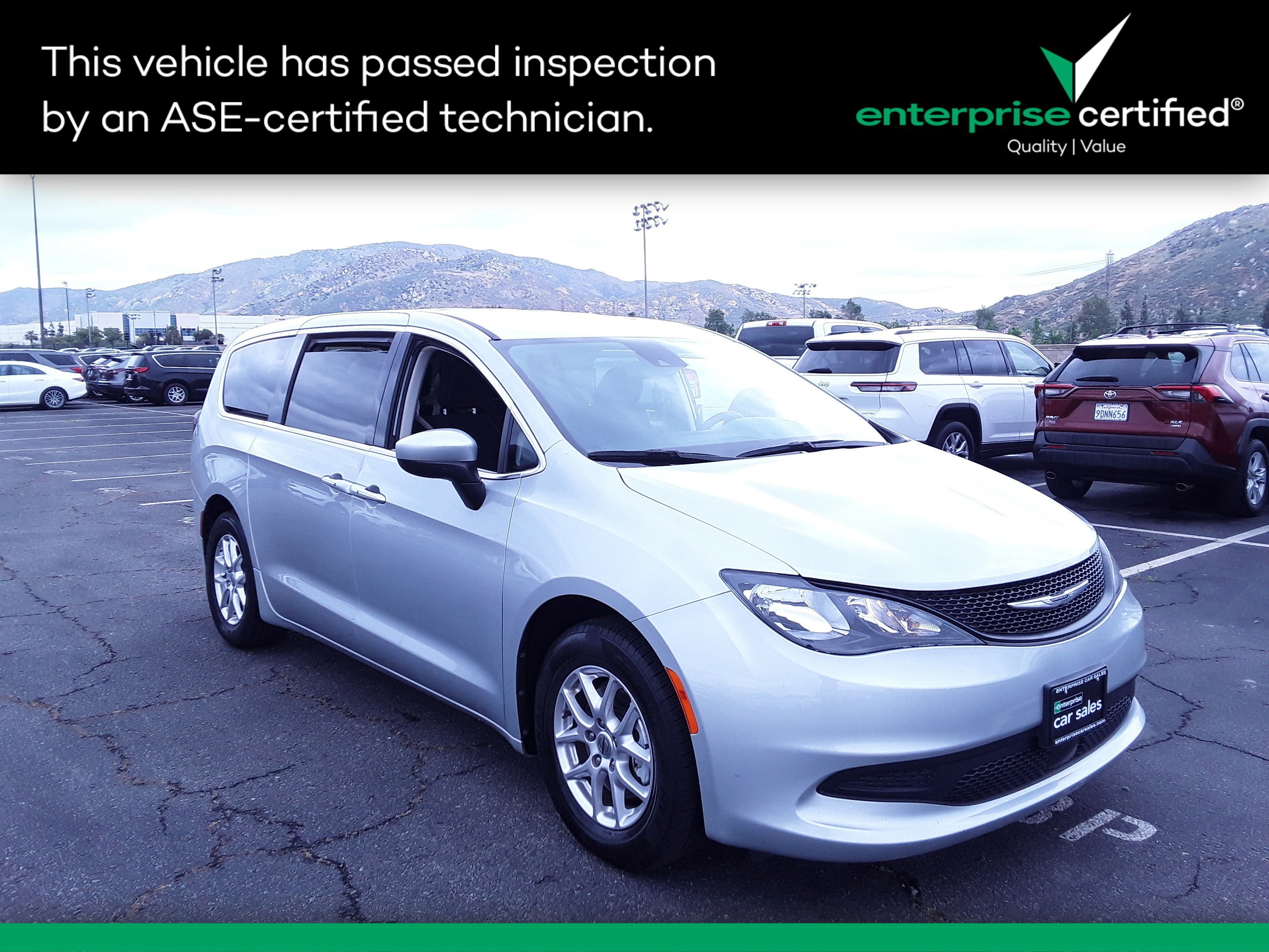 2023 Chrysler Voyager LX FWD