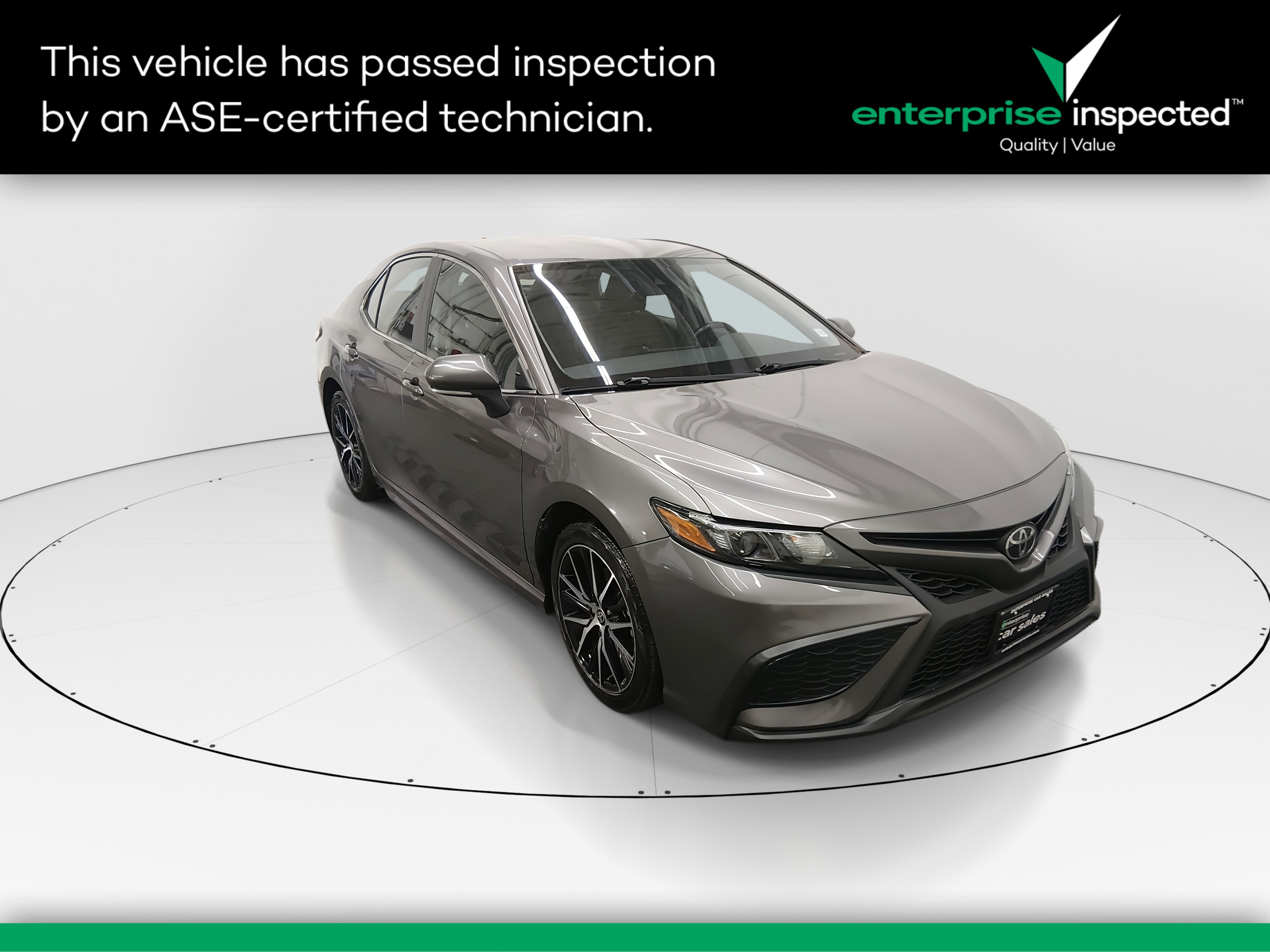 2023 Toyota Camry SE's photo