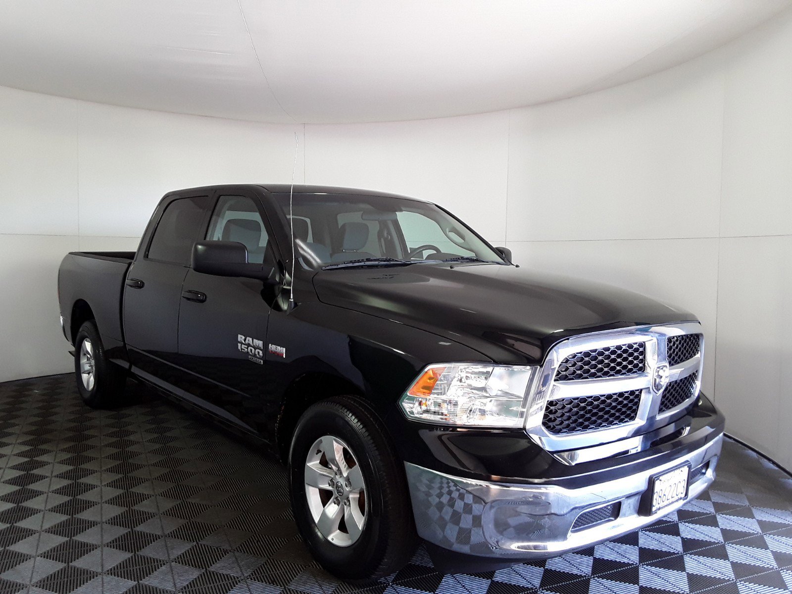 2021 Ram 1500 Classic SLT 4x2 Crew Cab 6'4