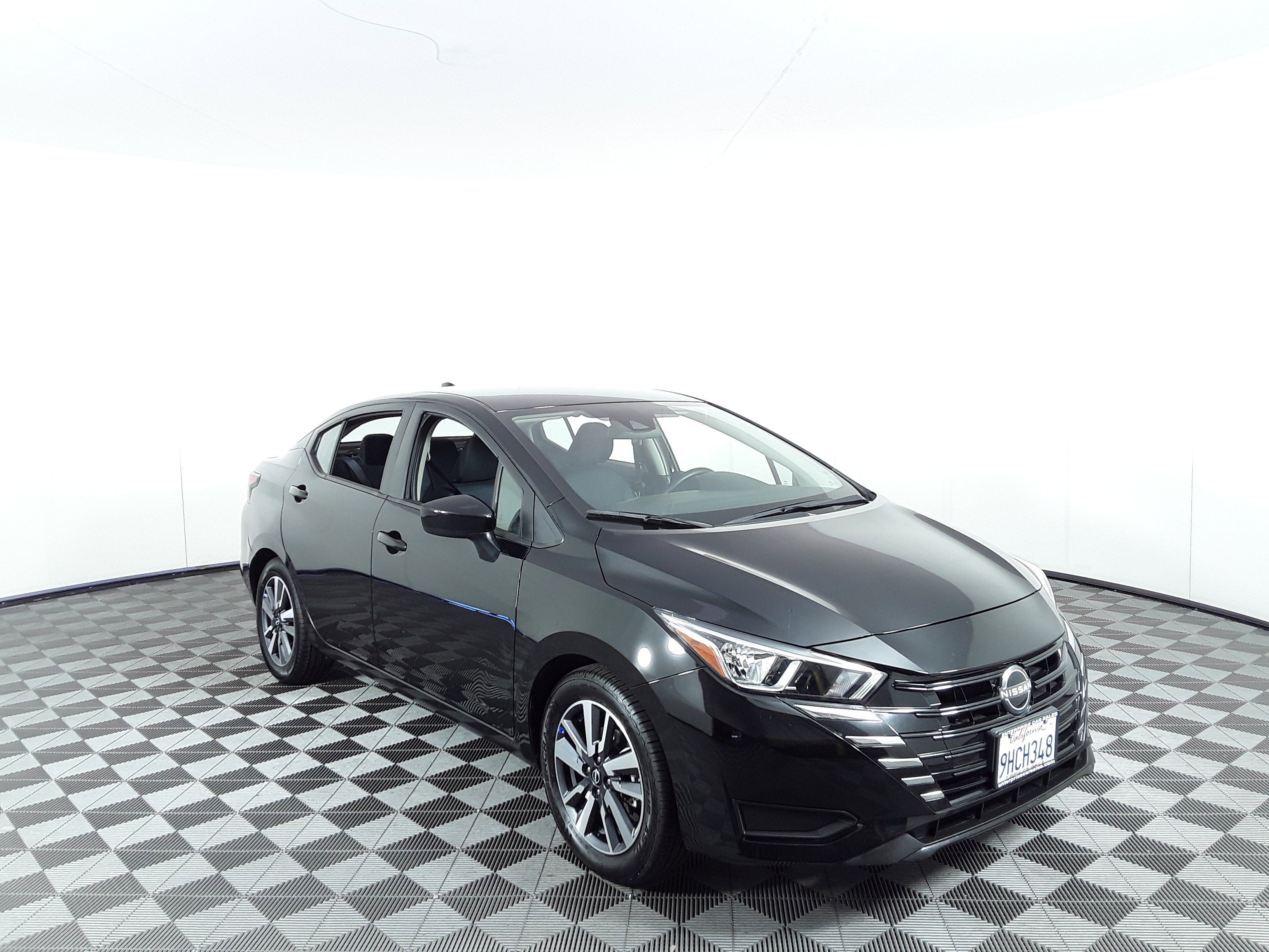 2023 Nissan Versa SV CVT