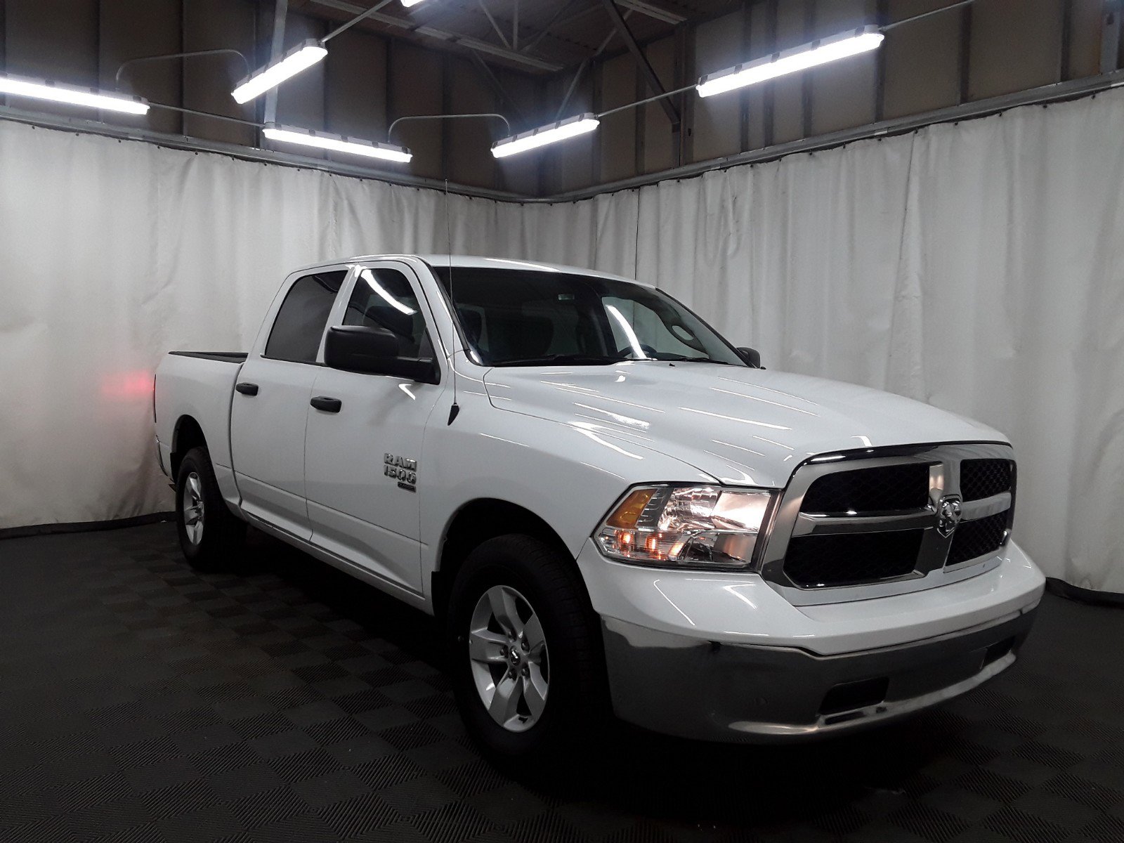 2022 Ram 1500 Classic SLT 4x2 Crew Cab 5'7