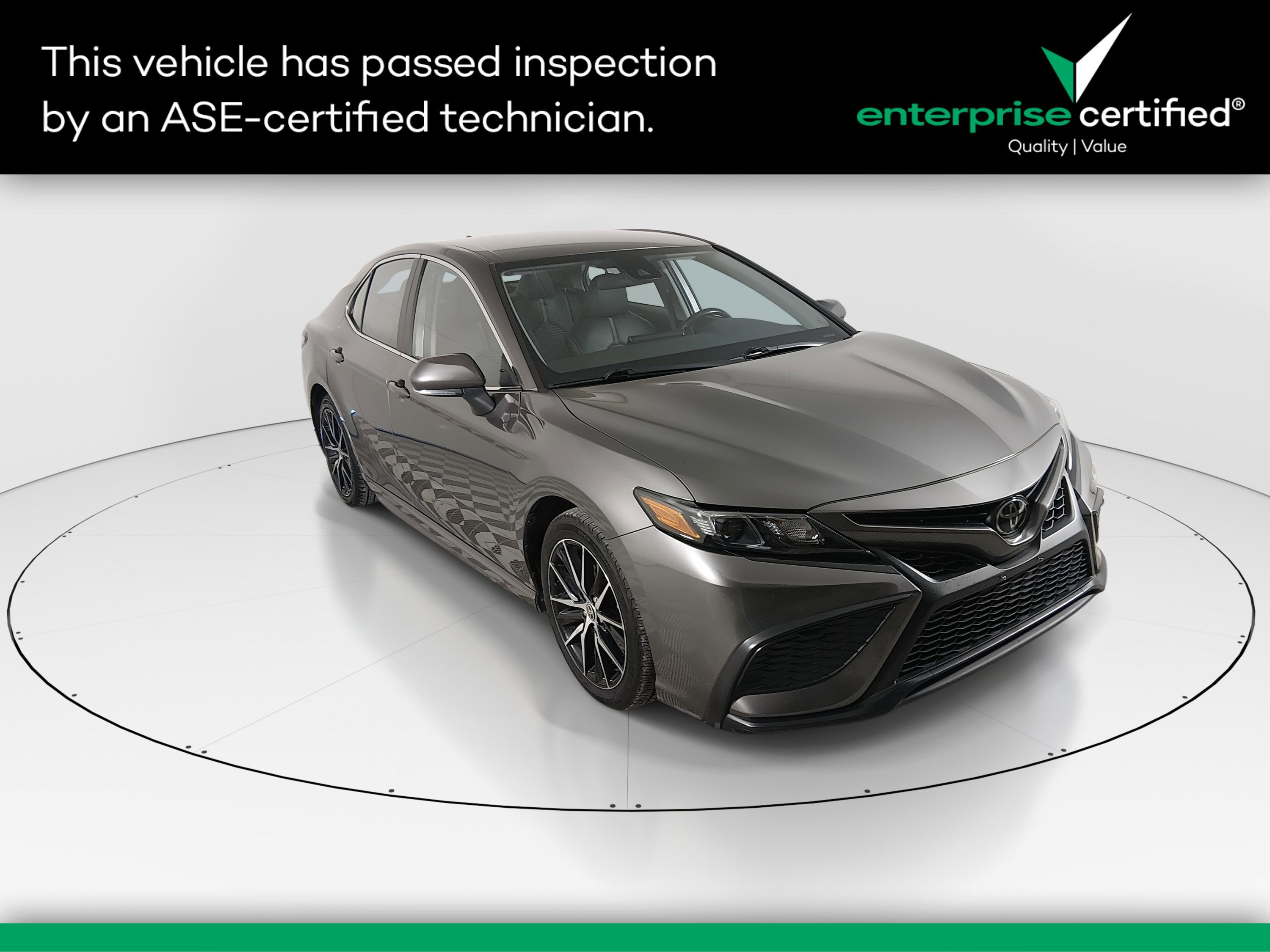 2024 Toyota Camry SE's photo