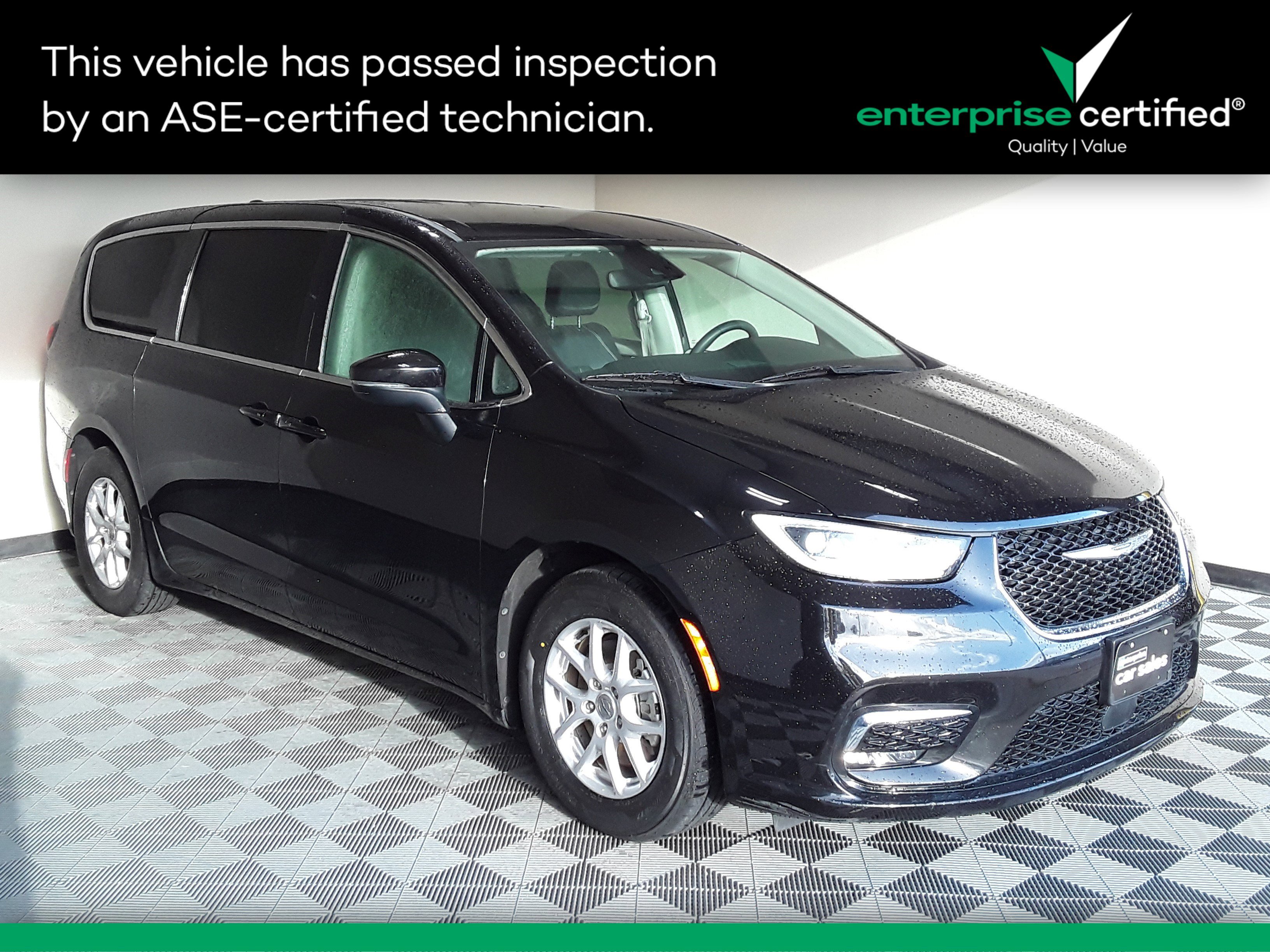 Used 2023 Chrysler Pacifica Touring L FWD