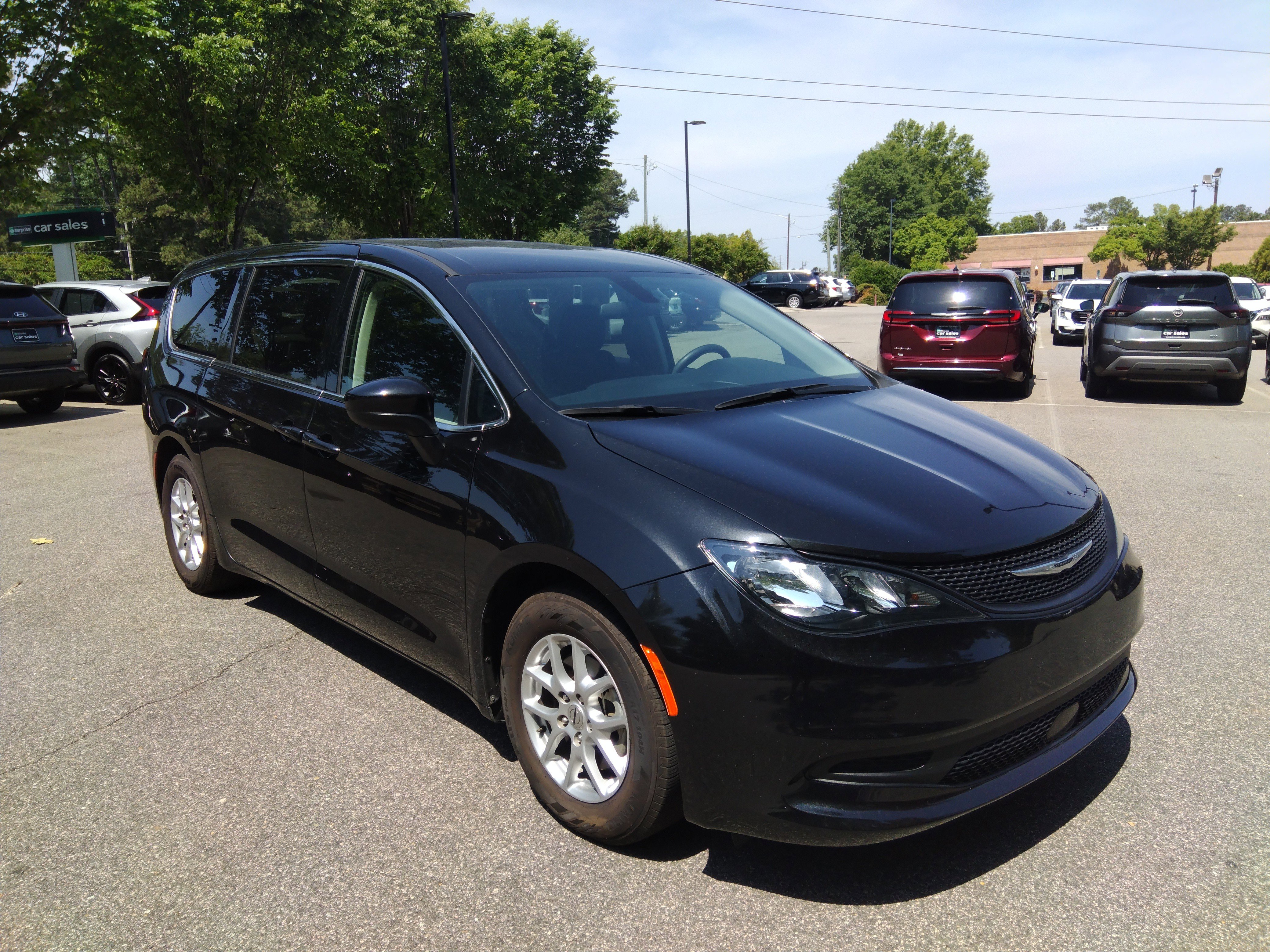 2022 Chrysler Voyager LX FWD