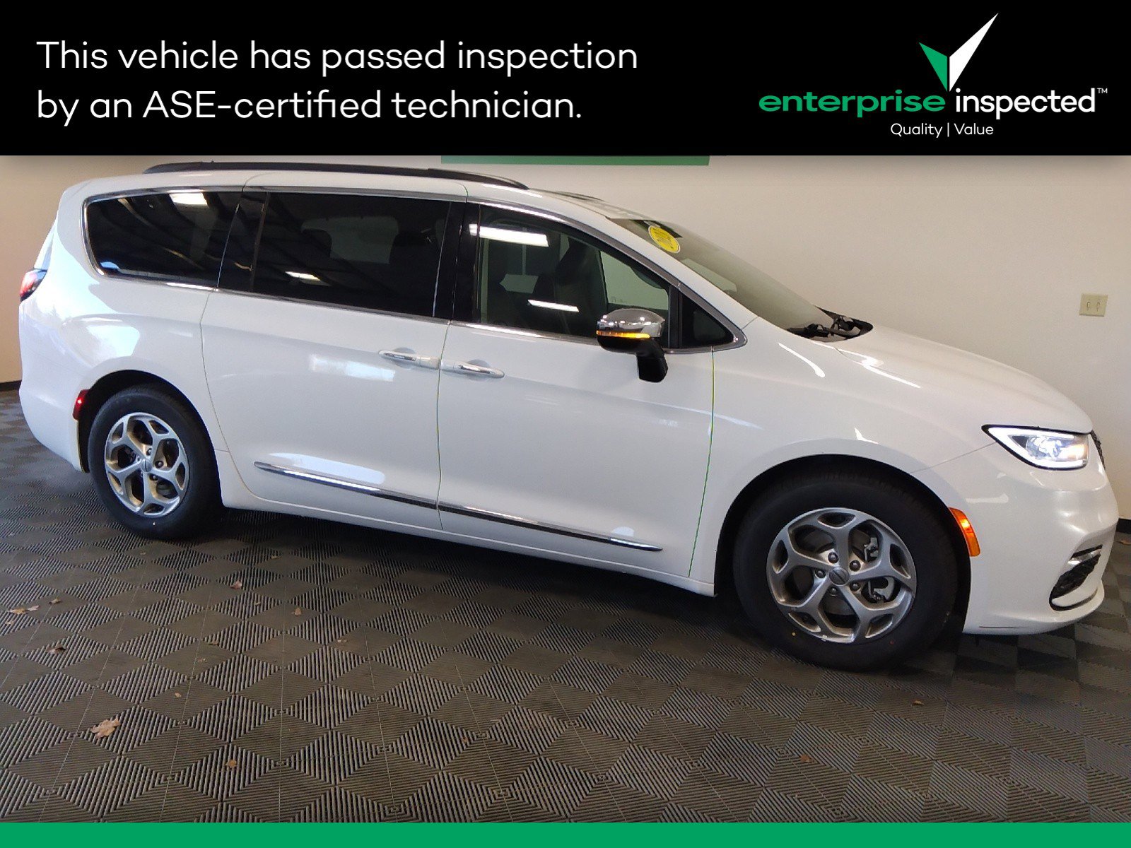 Used 2023 Chrysler Pacifica Limited FWD