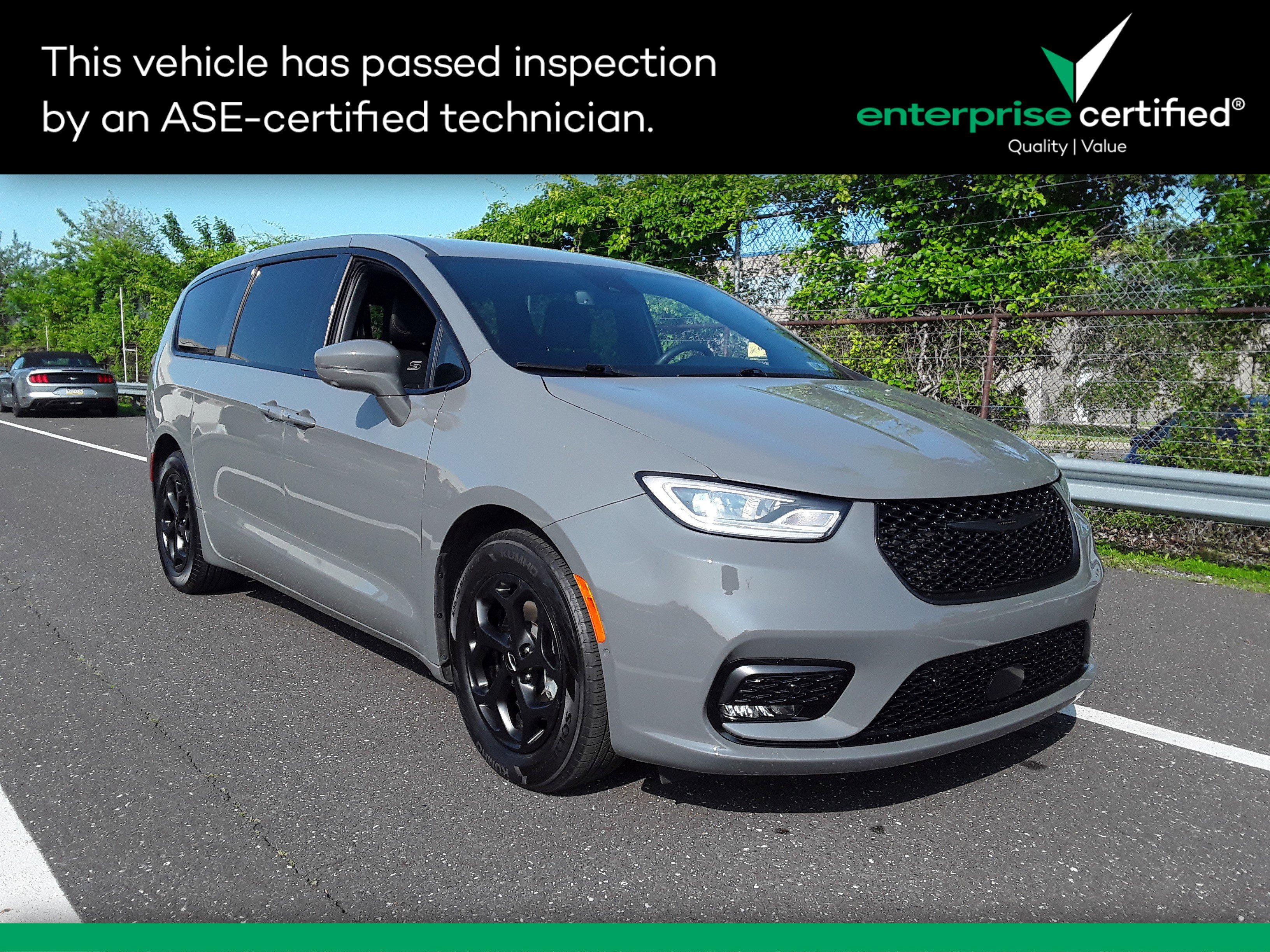 2022 Chrysler Pacifica Hybrid Touring L FWD