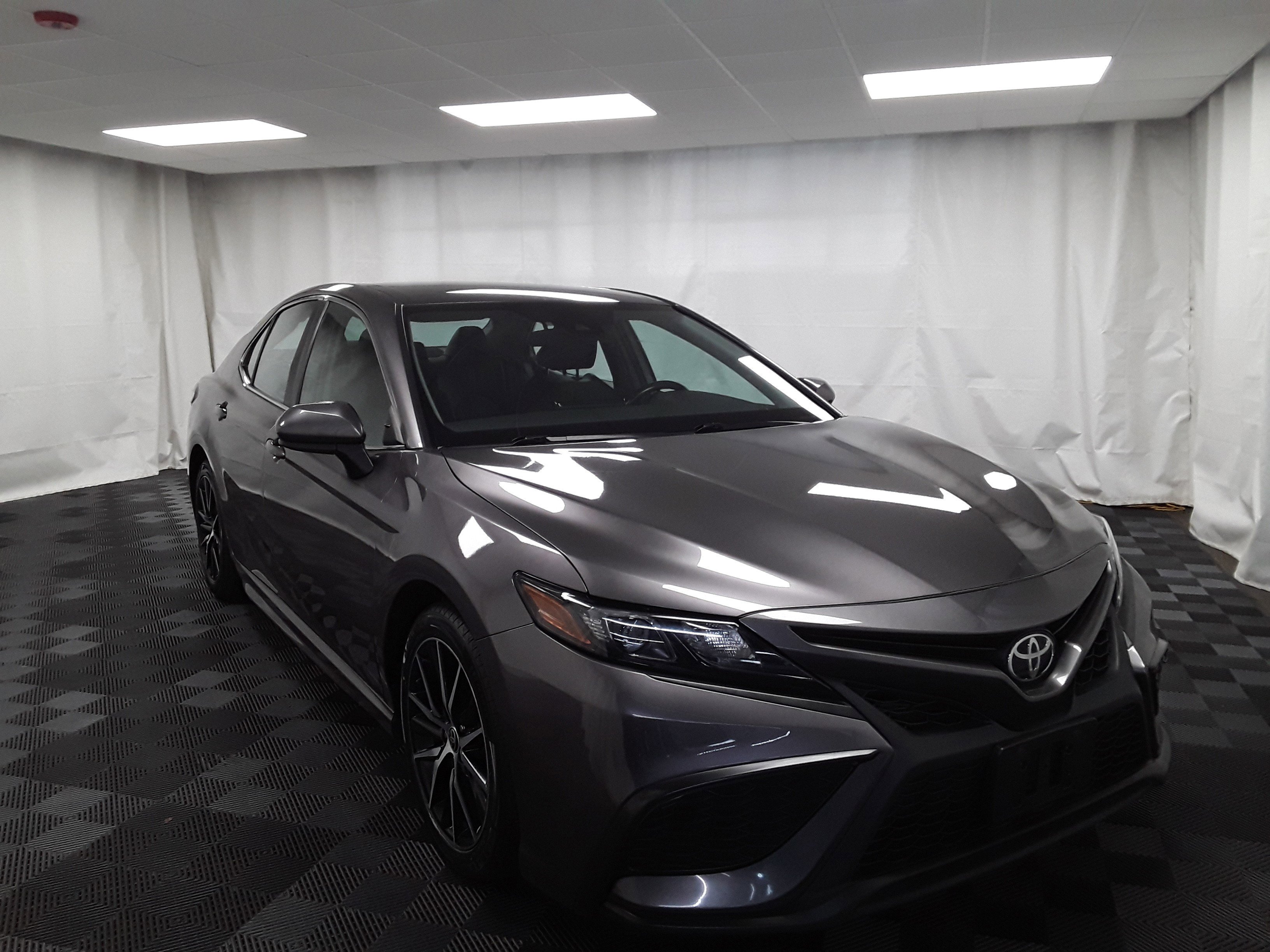 2021 Toyota Camry SE Auto