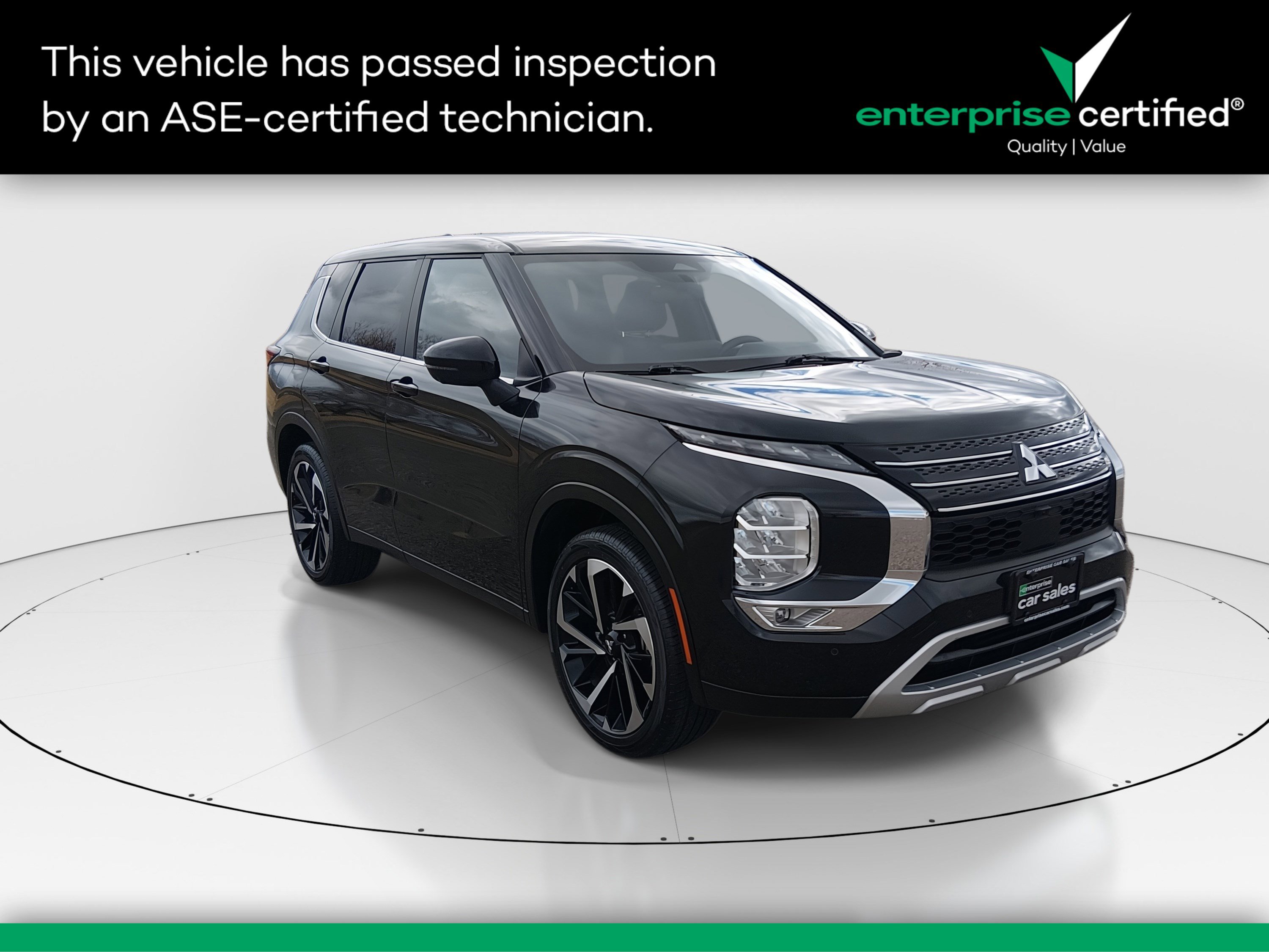 2024 Mitsubishi Outlander SE's photo