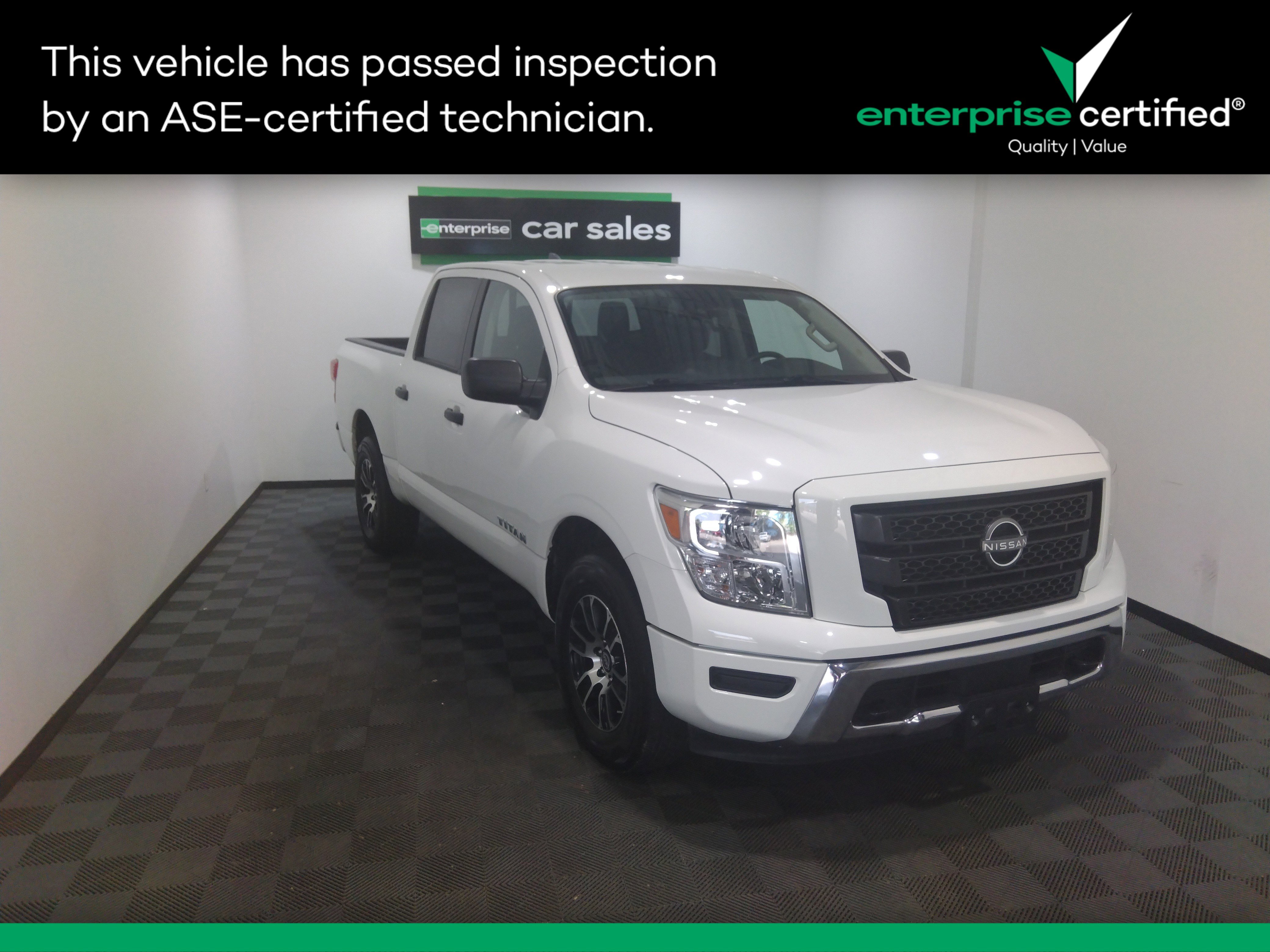 2023 Nissan Titan 4x4 Crew Cab SV