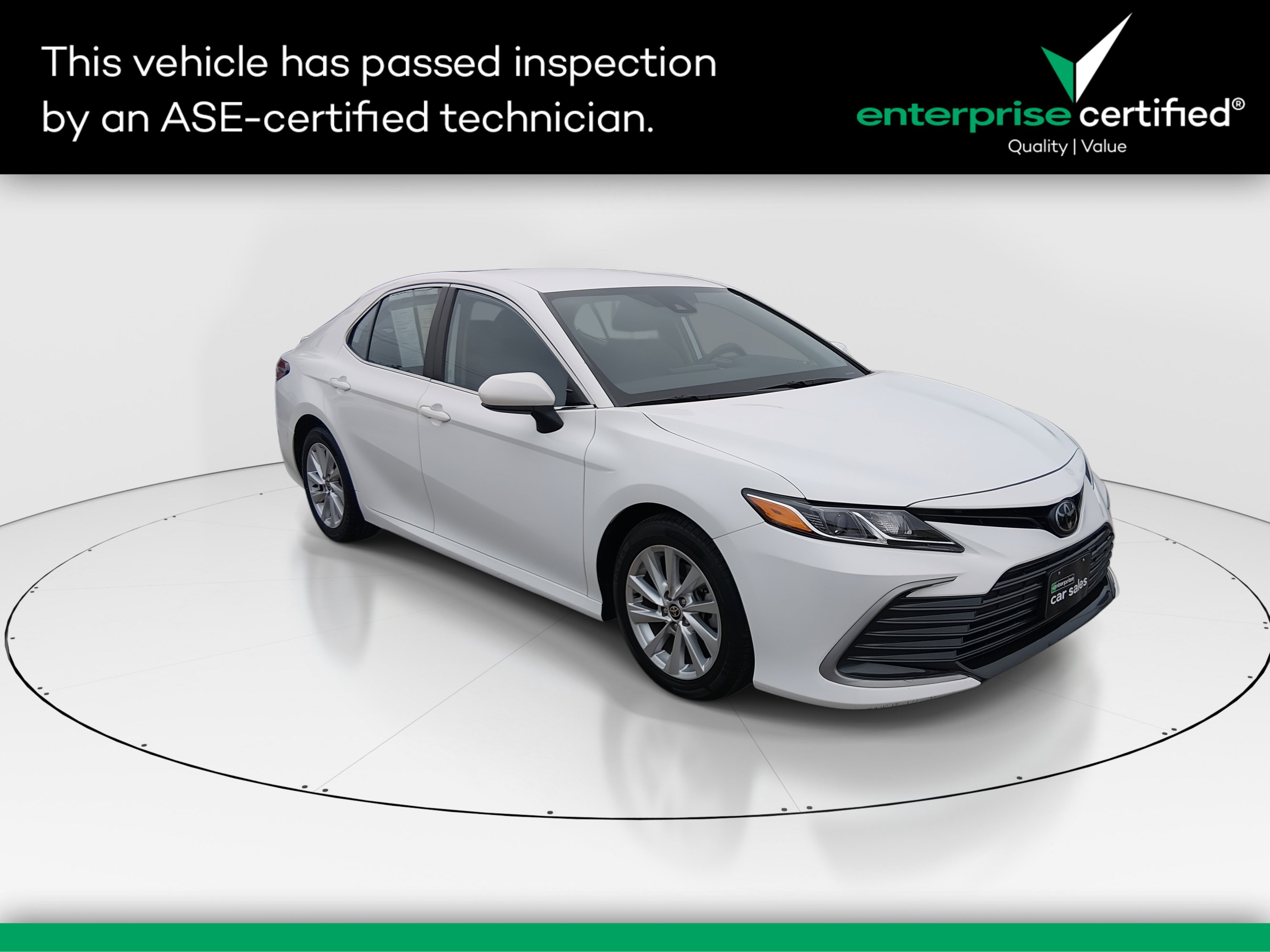 2023 Toyota Camry LE's photo