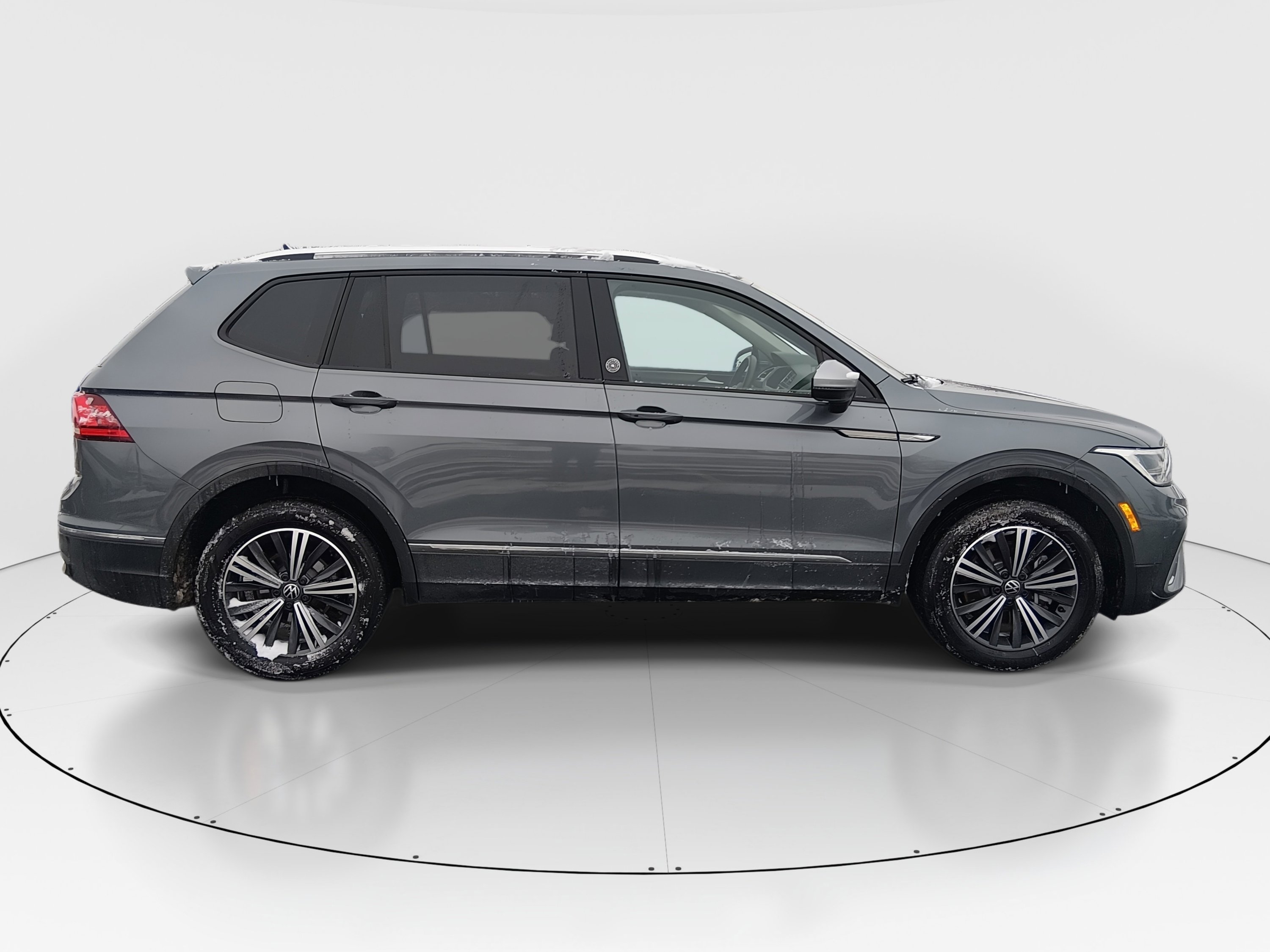 Image of Used 2024 Volkswagen Tiguan 2.0T Wolfsburg Edition 4MOTION