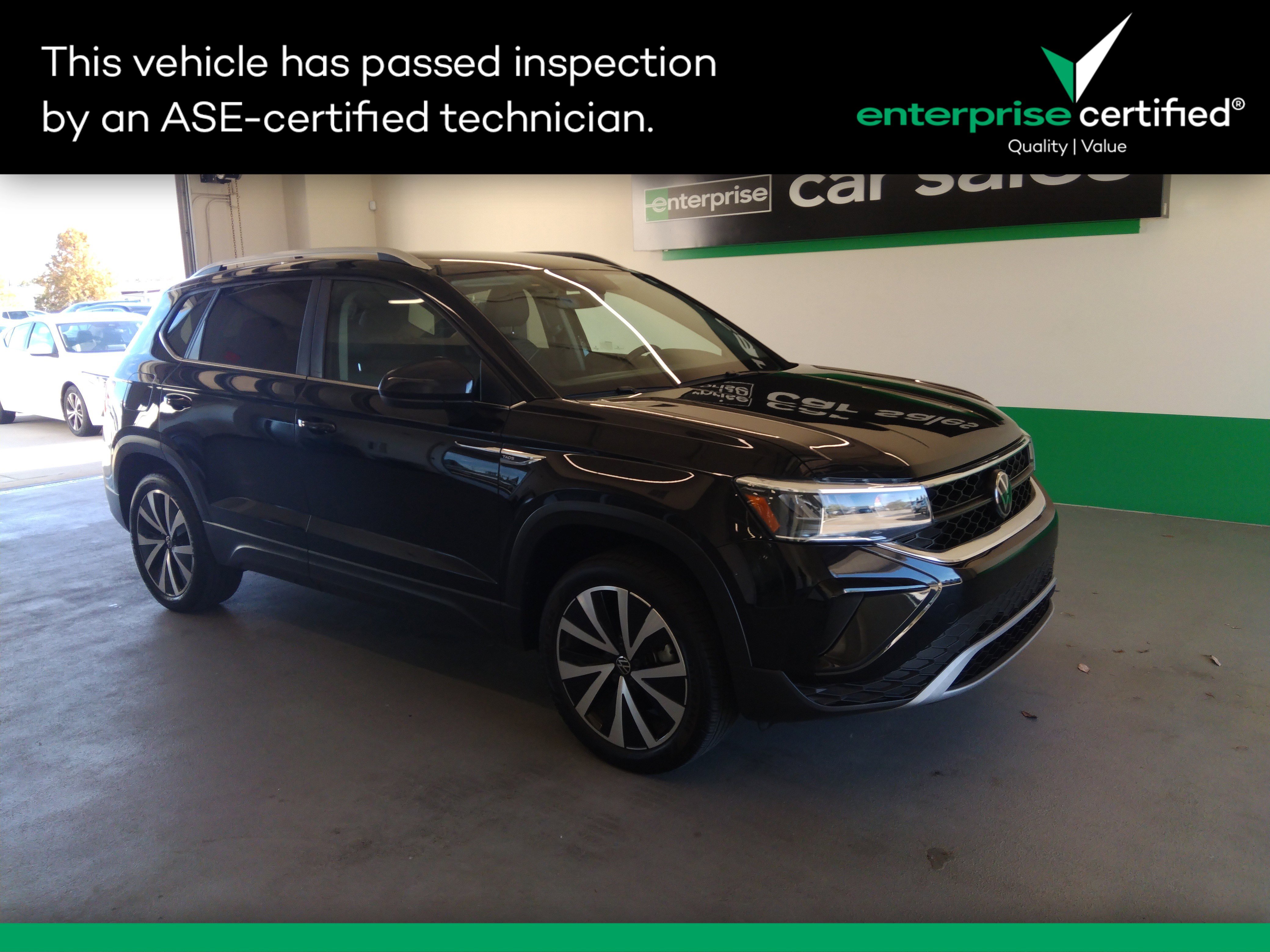 2024 Volkswagen Taos SE's photo