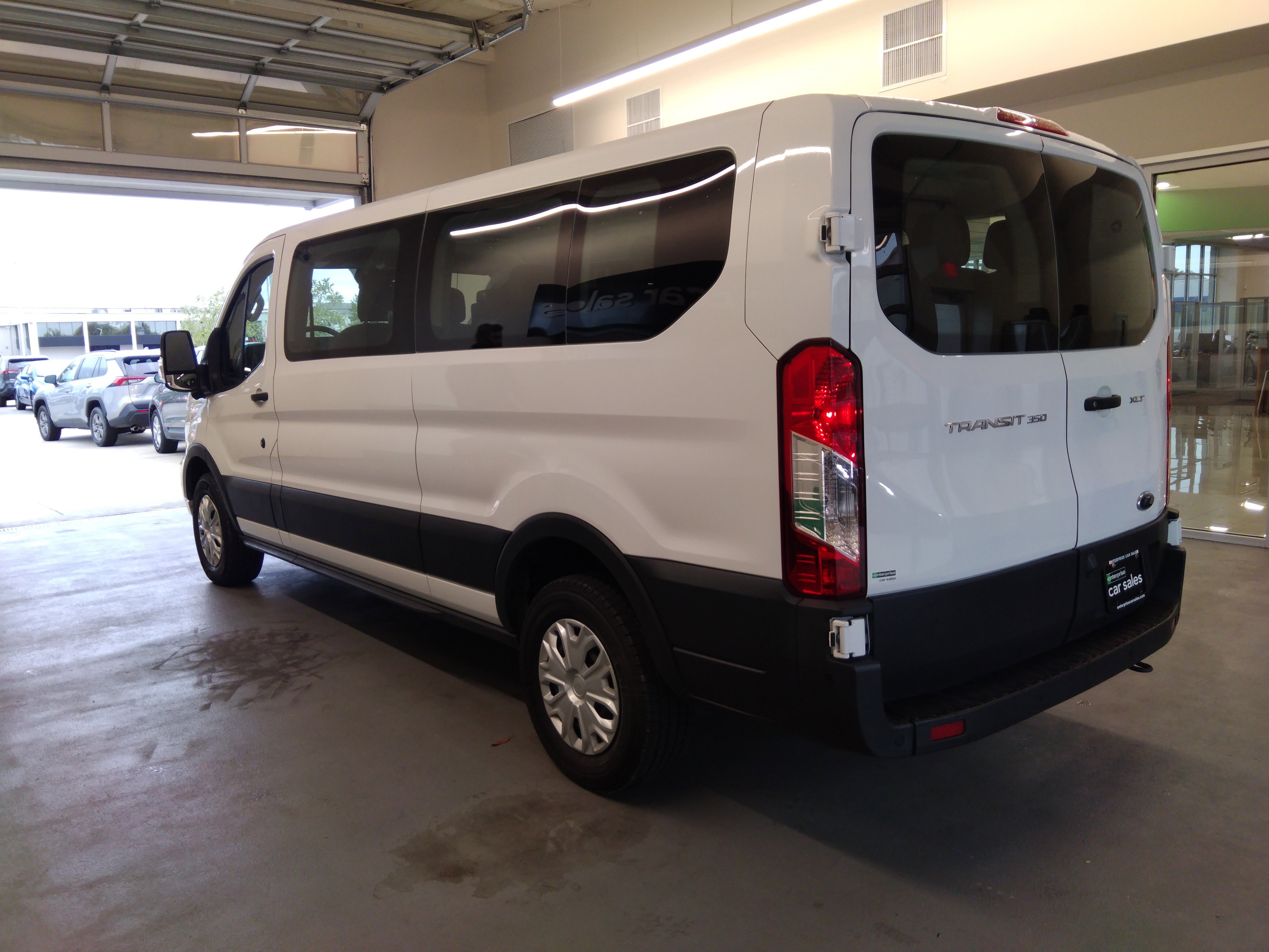 Image of Used 2022 Ford Transit Passenger Wagon T-350 148" Low Roof XLT RWD