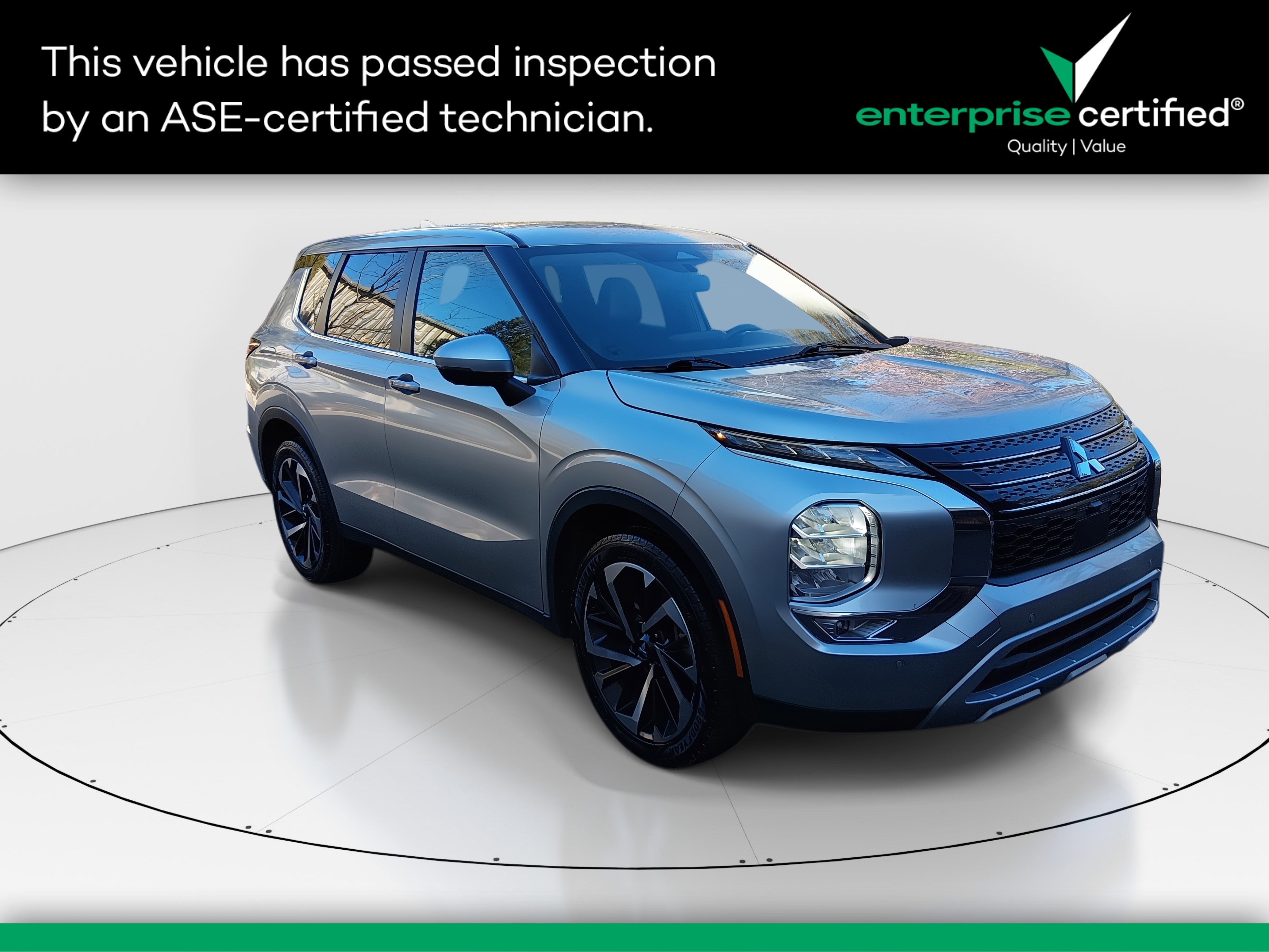 2024 Mitsubishi Outlander SE's photo