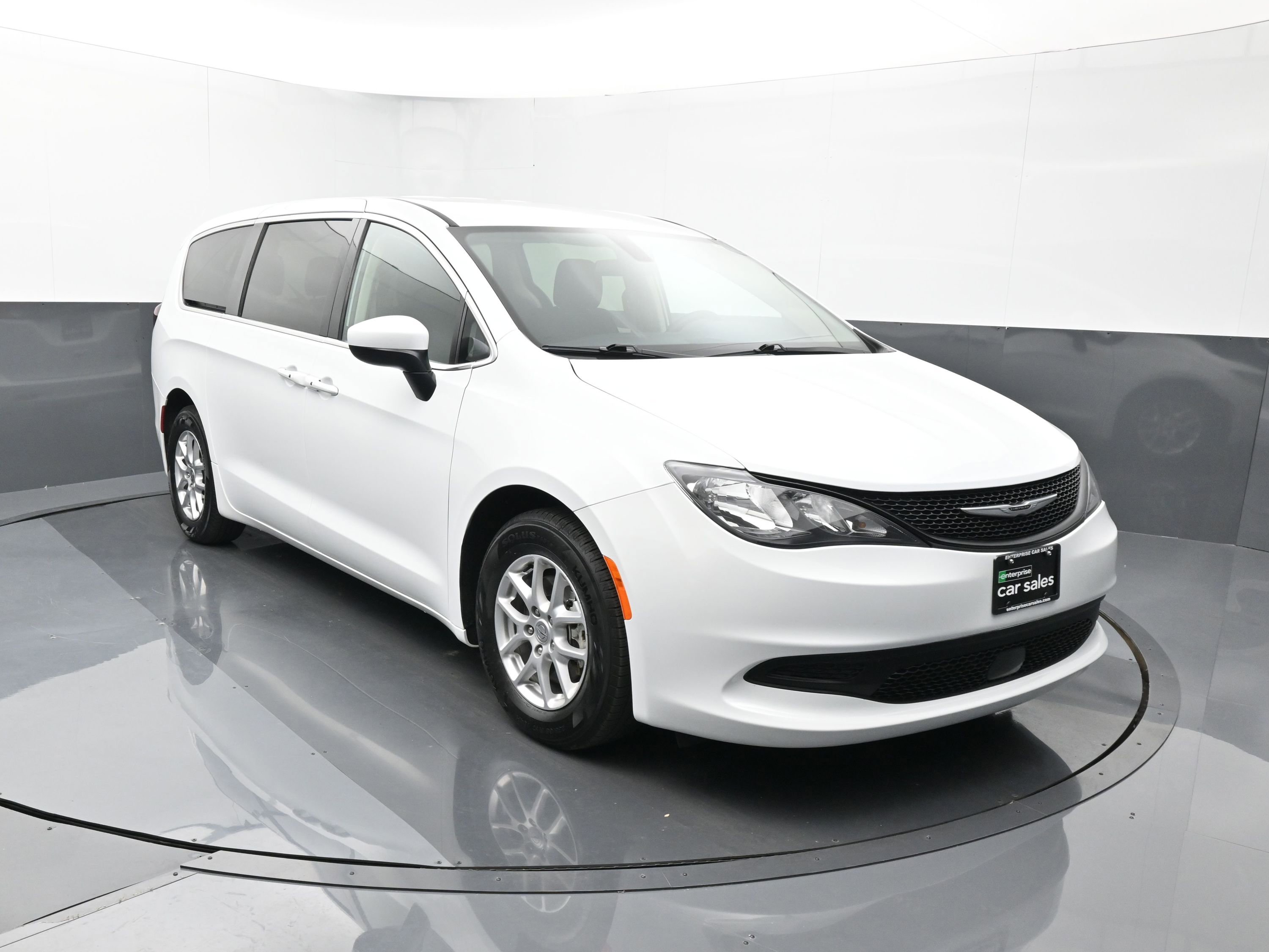 2022 Chrysler Voyager LX FWD
