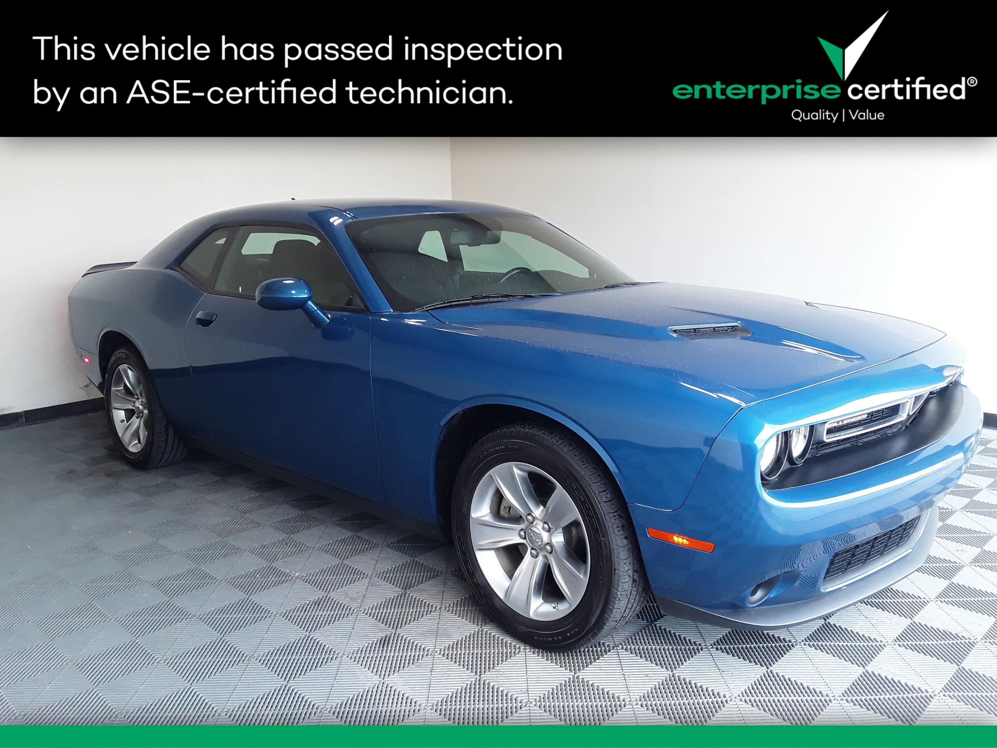 2022 Dodge Challenger SXT RWD
