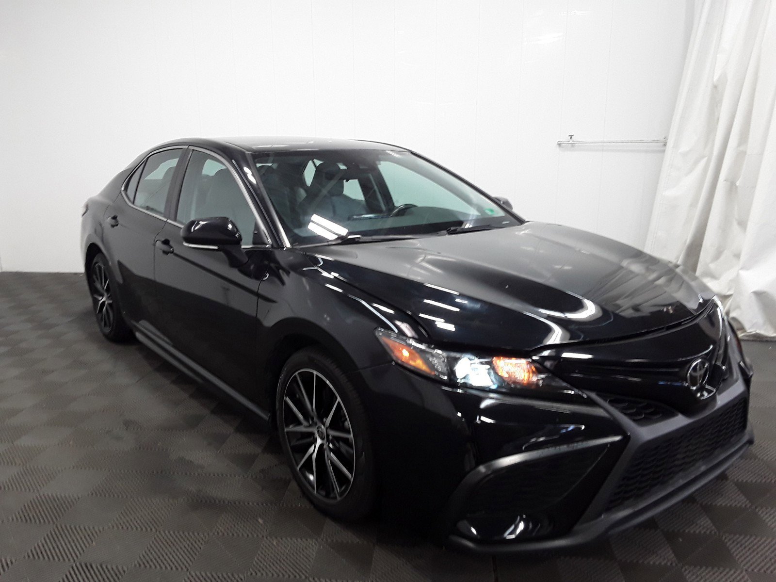 2022 Toyota Camry SE Auto