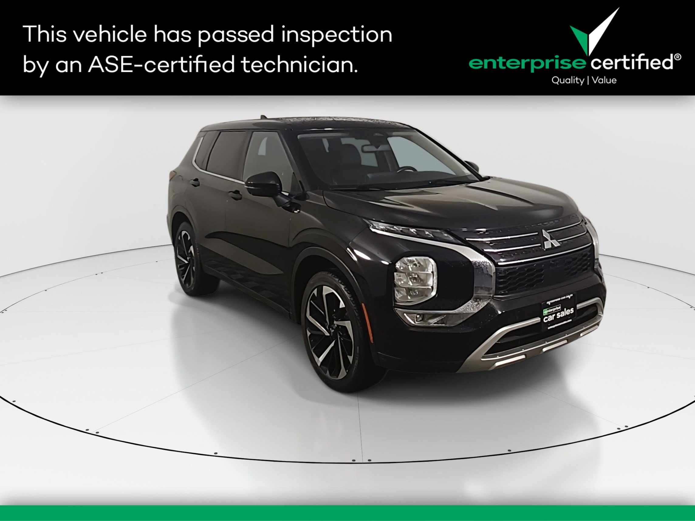 2024 Mitsubishi Outlander SE's photo