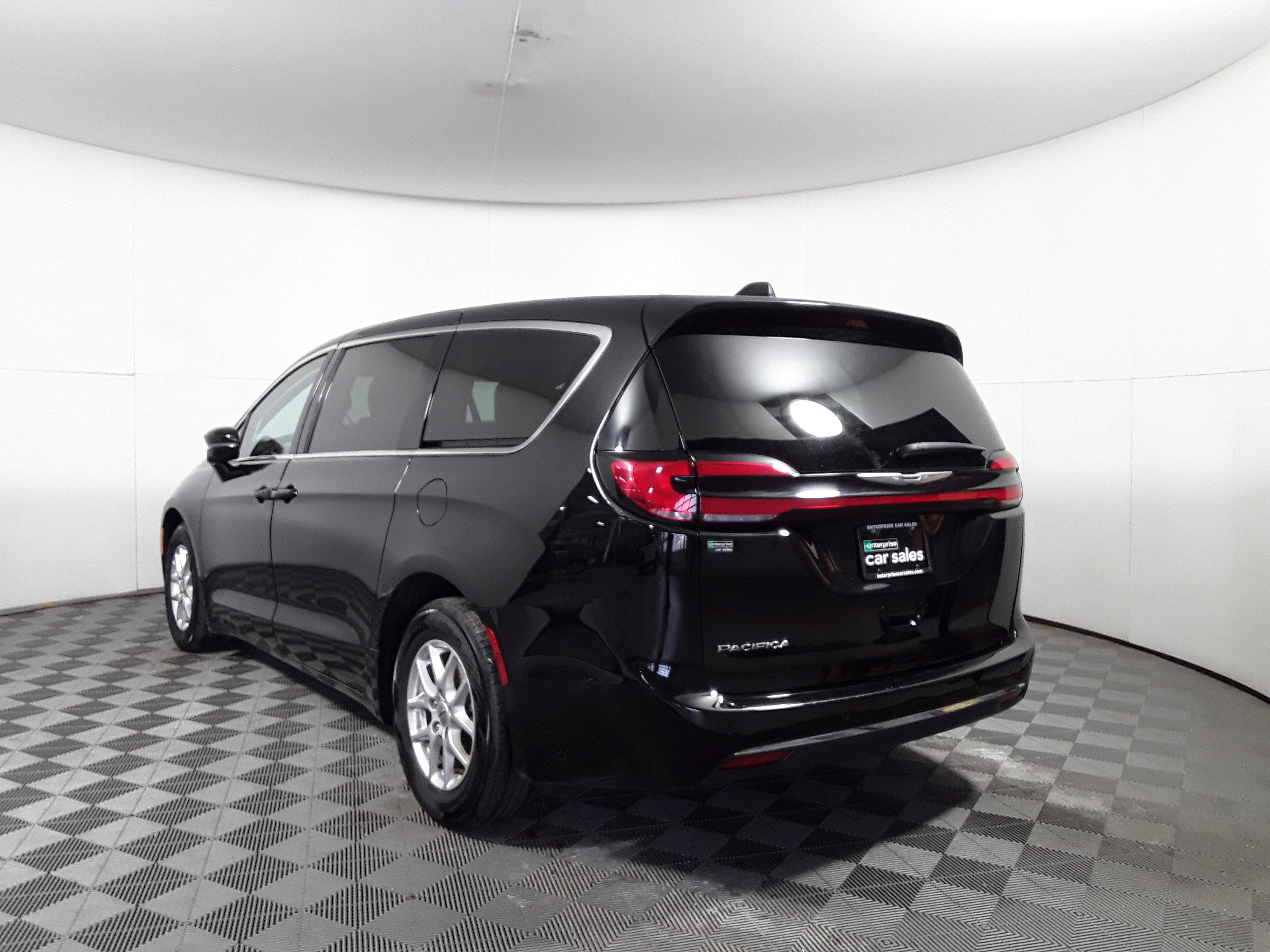 Image of Used 2024 Chrysler Pacifica Touring L FWD