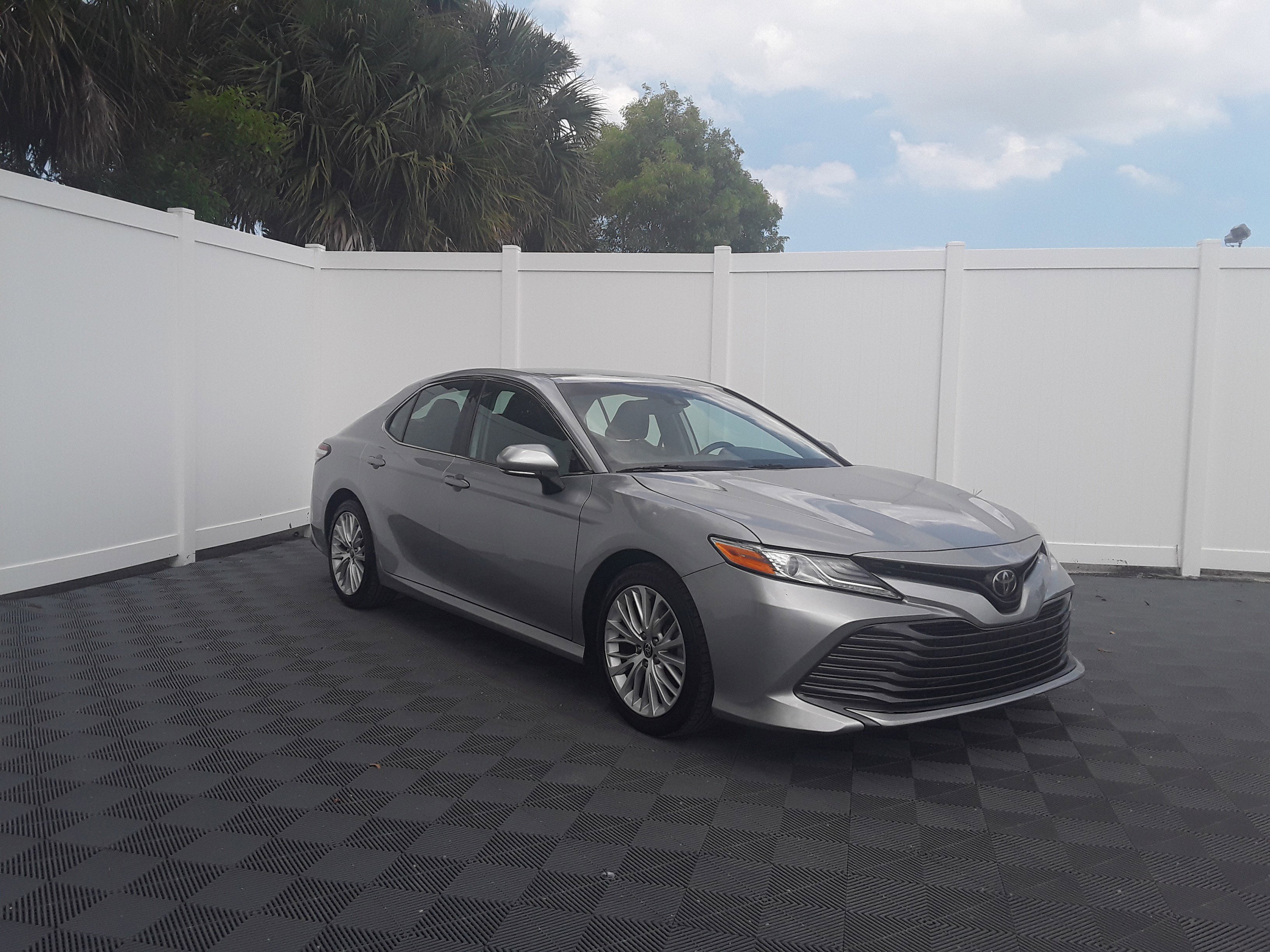 2020 Toyota Camry XLE Auto