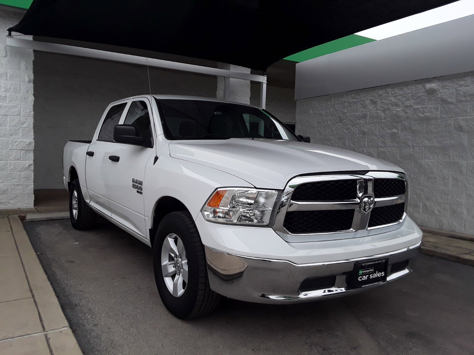 2022 Ram 1500 Classic SLT 4x2 Crew Cab 5'7