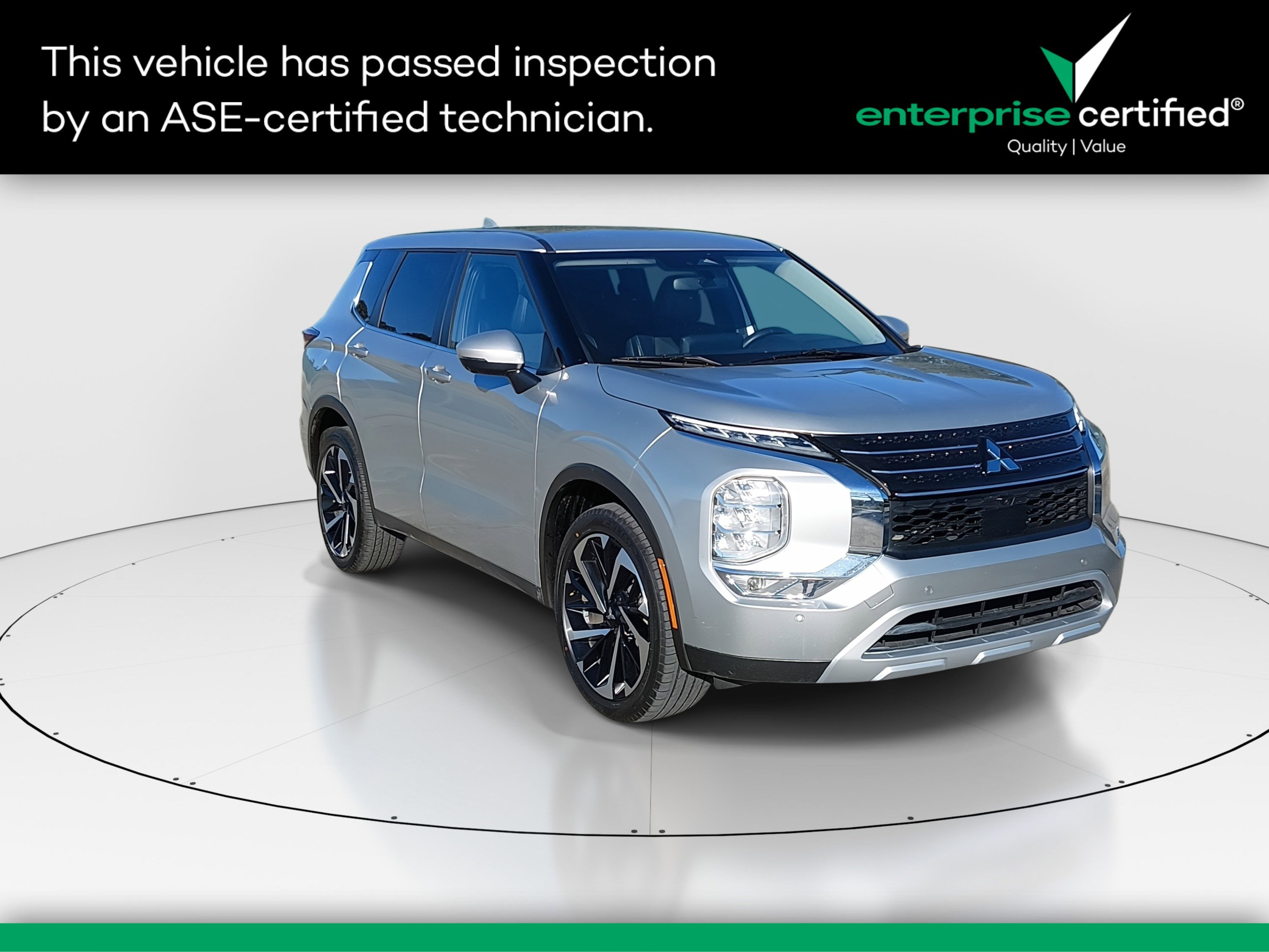 2024 Mitsubishi Outlander SE's photo