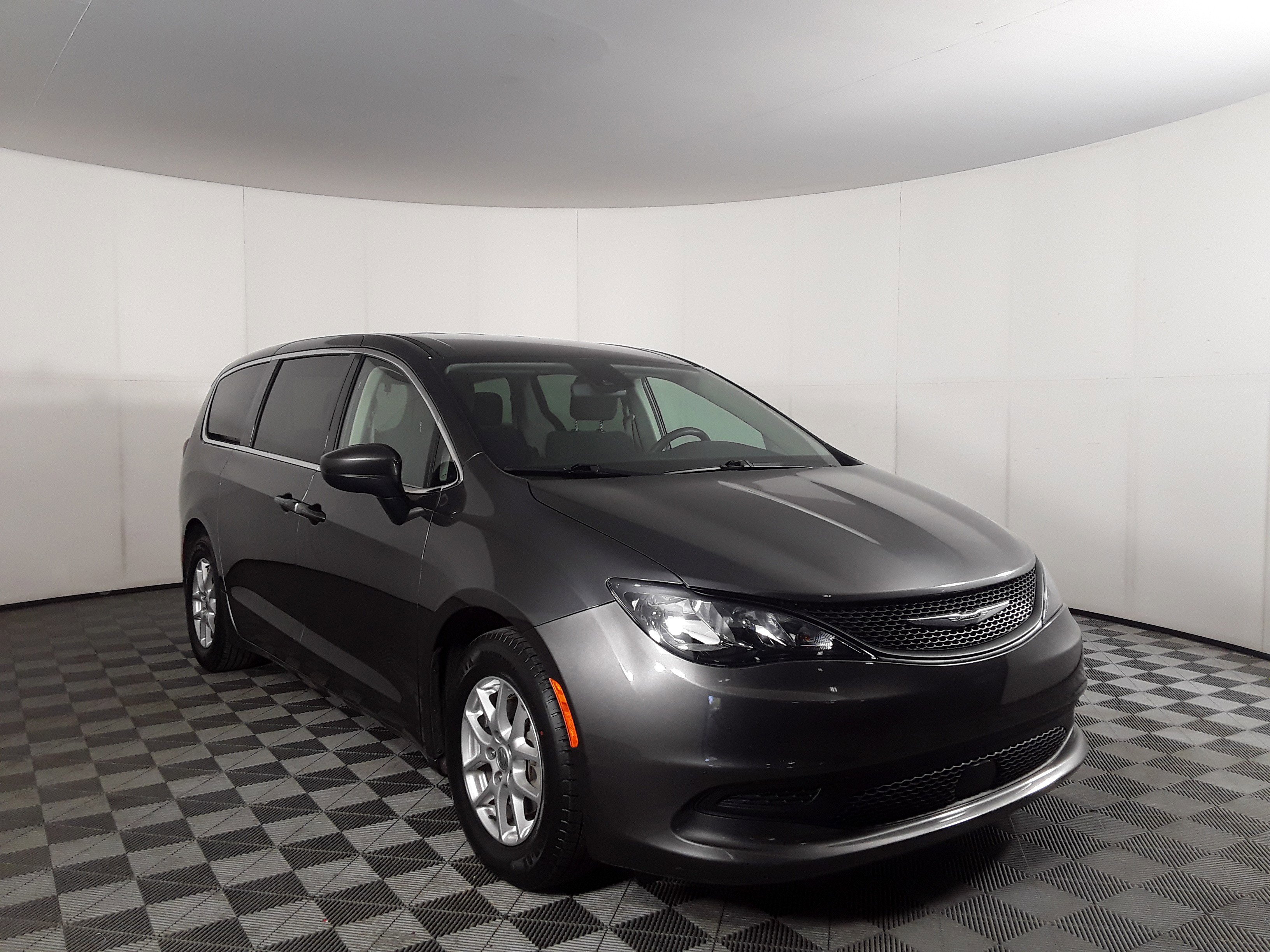 2023 Chrysler Voyager LX FWD