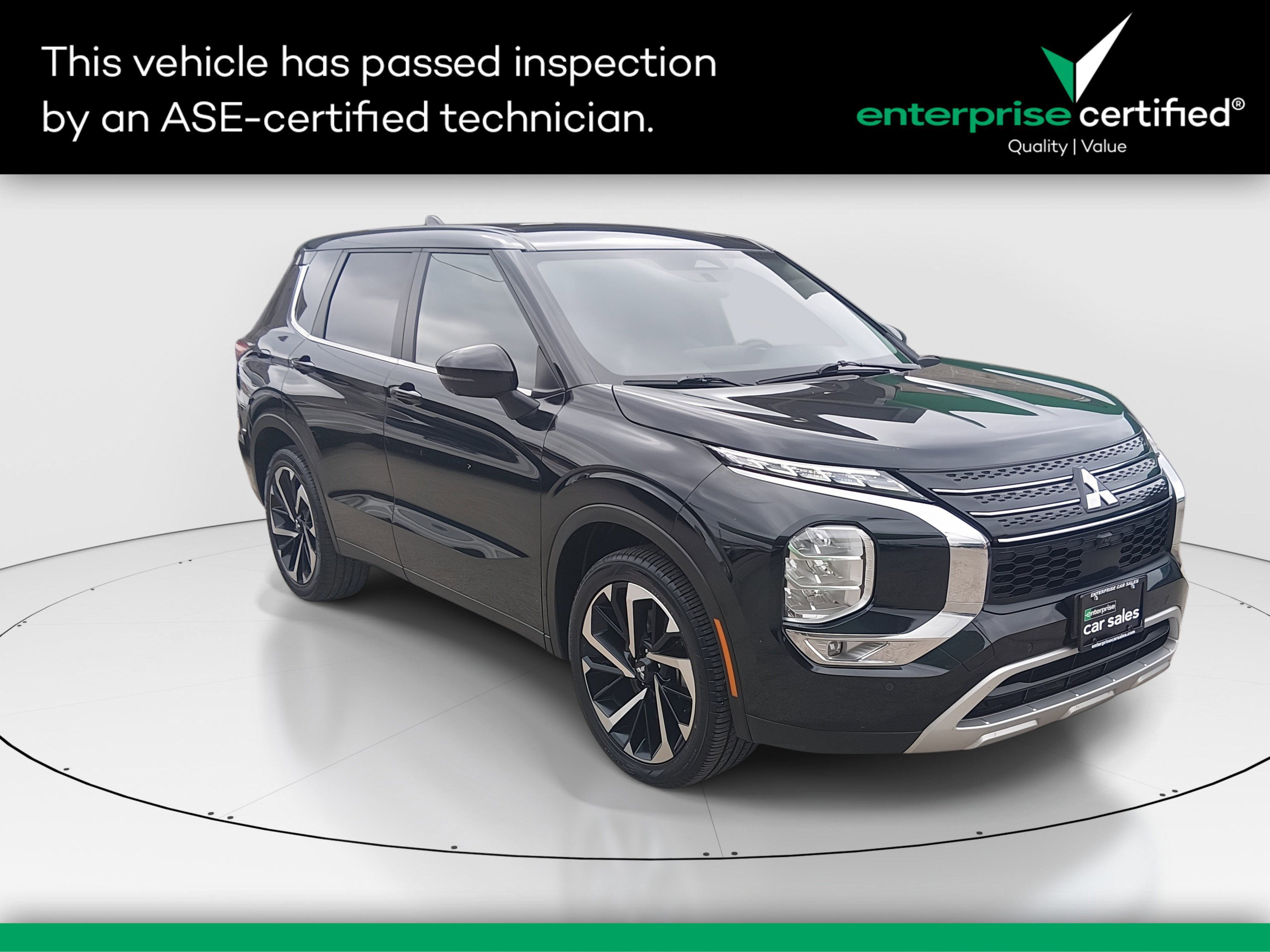 2024 Mitsubishi Outlander SE's photo