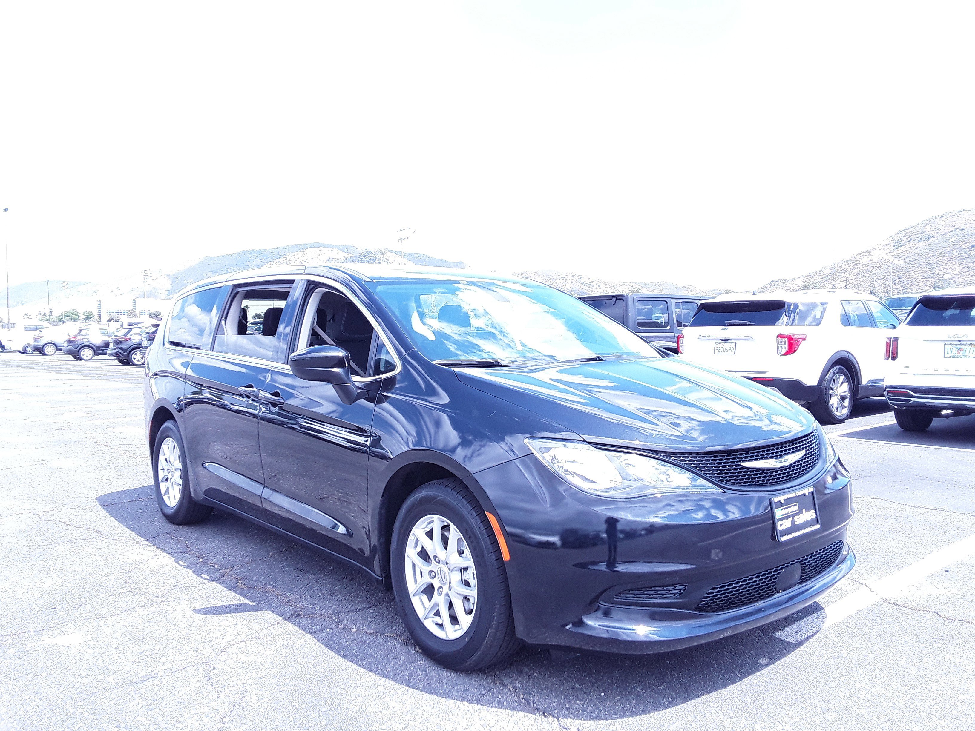 2022 Chrysler Voyager LX FWD