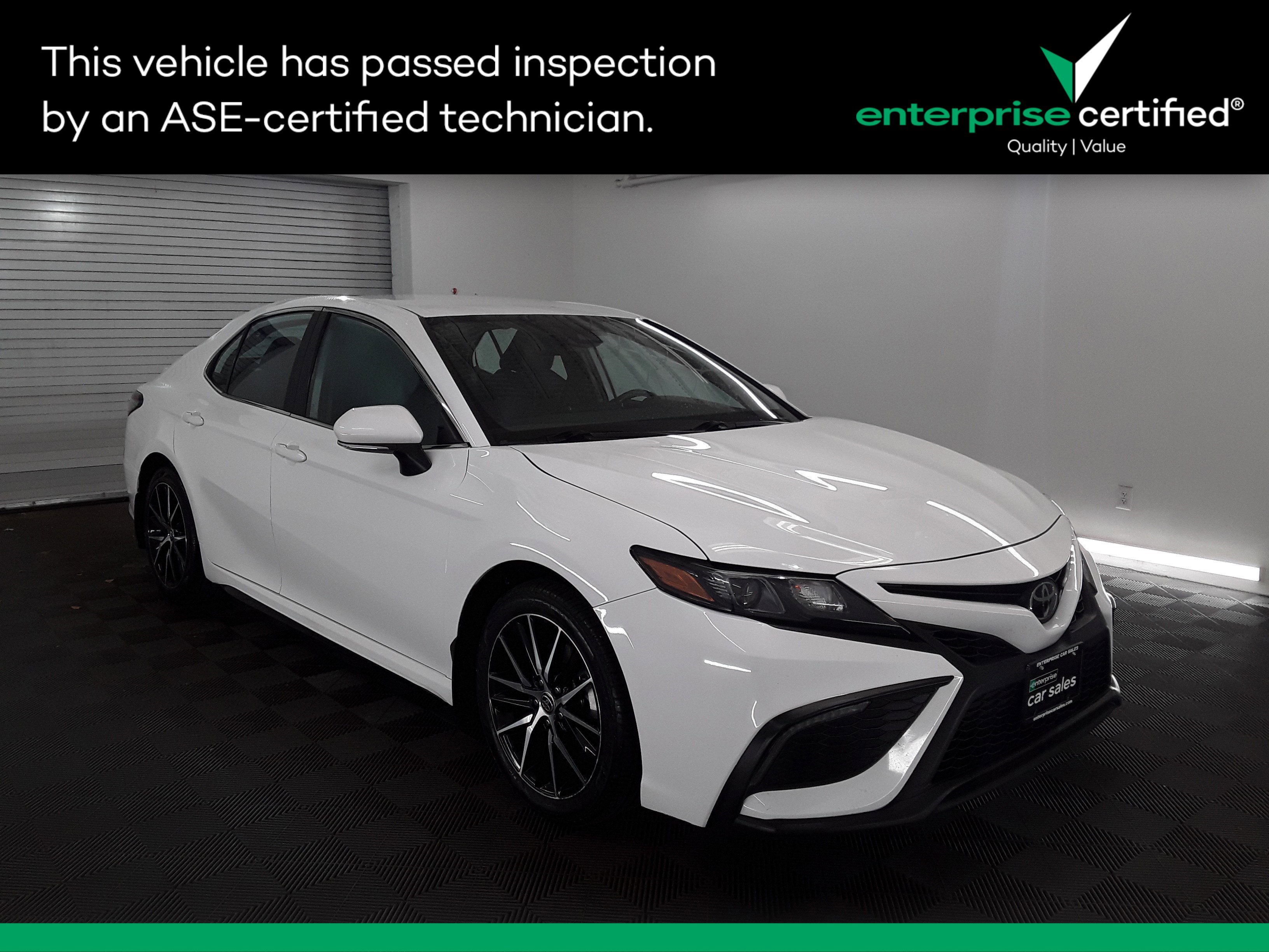 Used 2023 Toyota Camry SE Auto